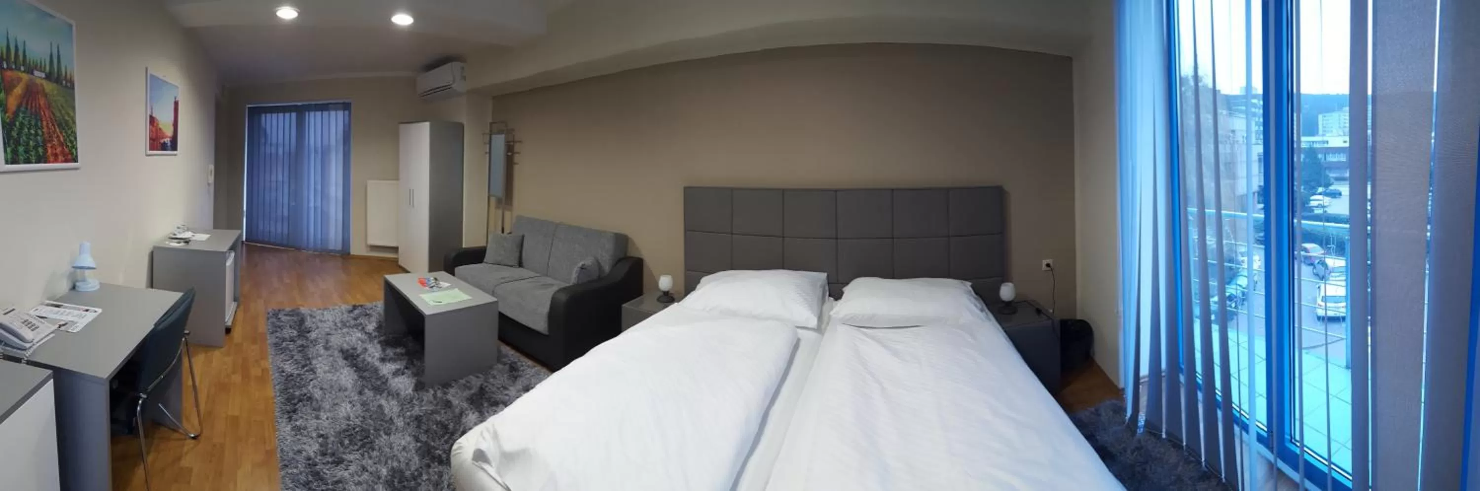 Living room, Bed in garni Hotel S.O.G.* * *