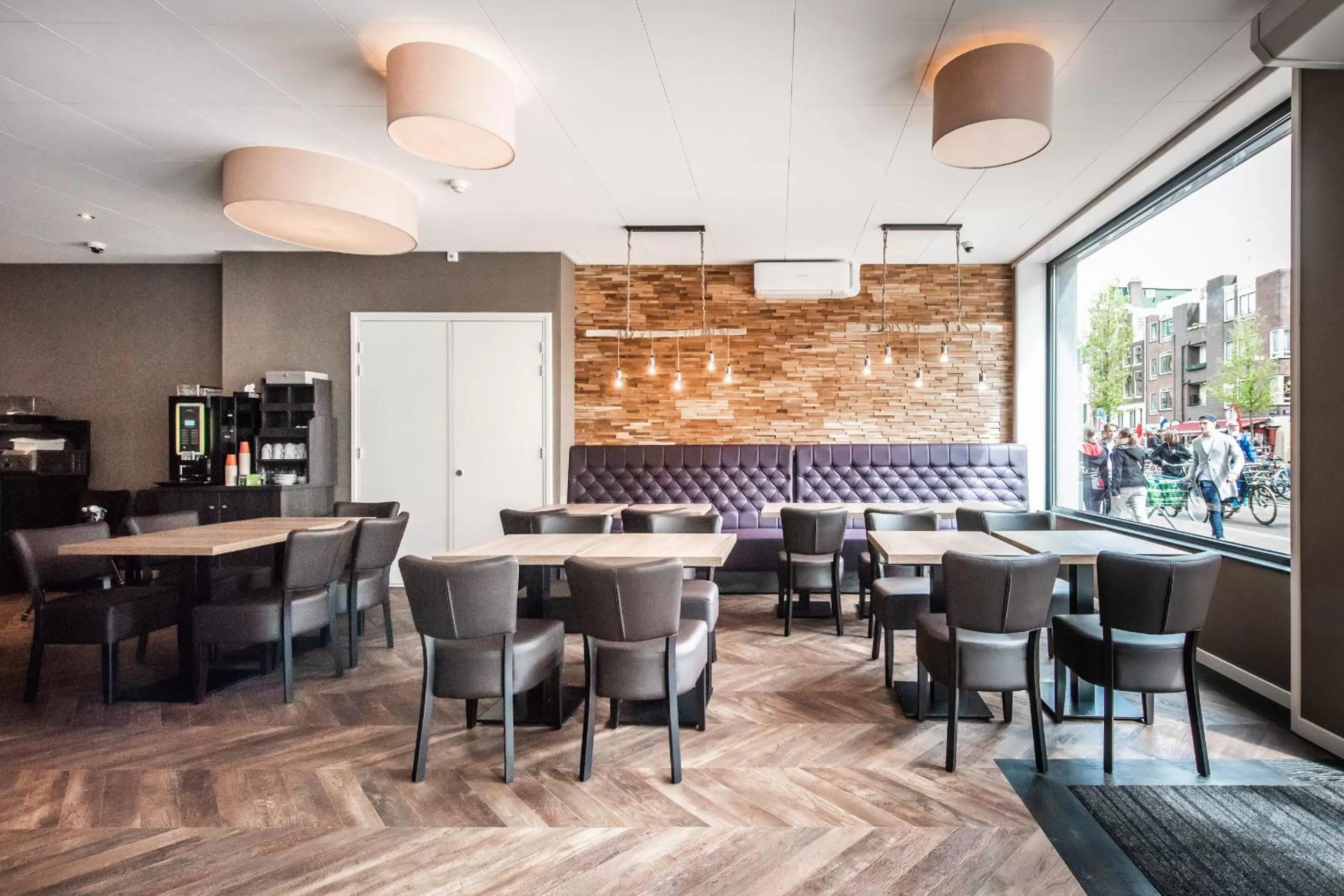 Restaurant/places to eat in Melrose Hotel