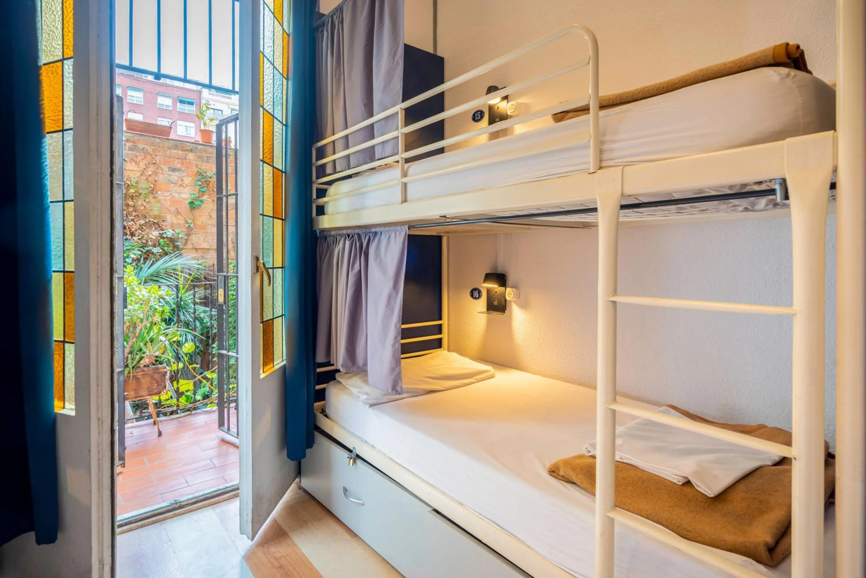 Balcony/Terrace, Bed in Casa Barcelo Hostel Barcelona