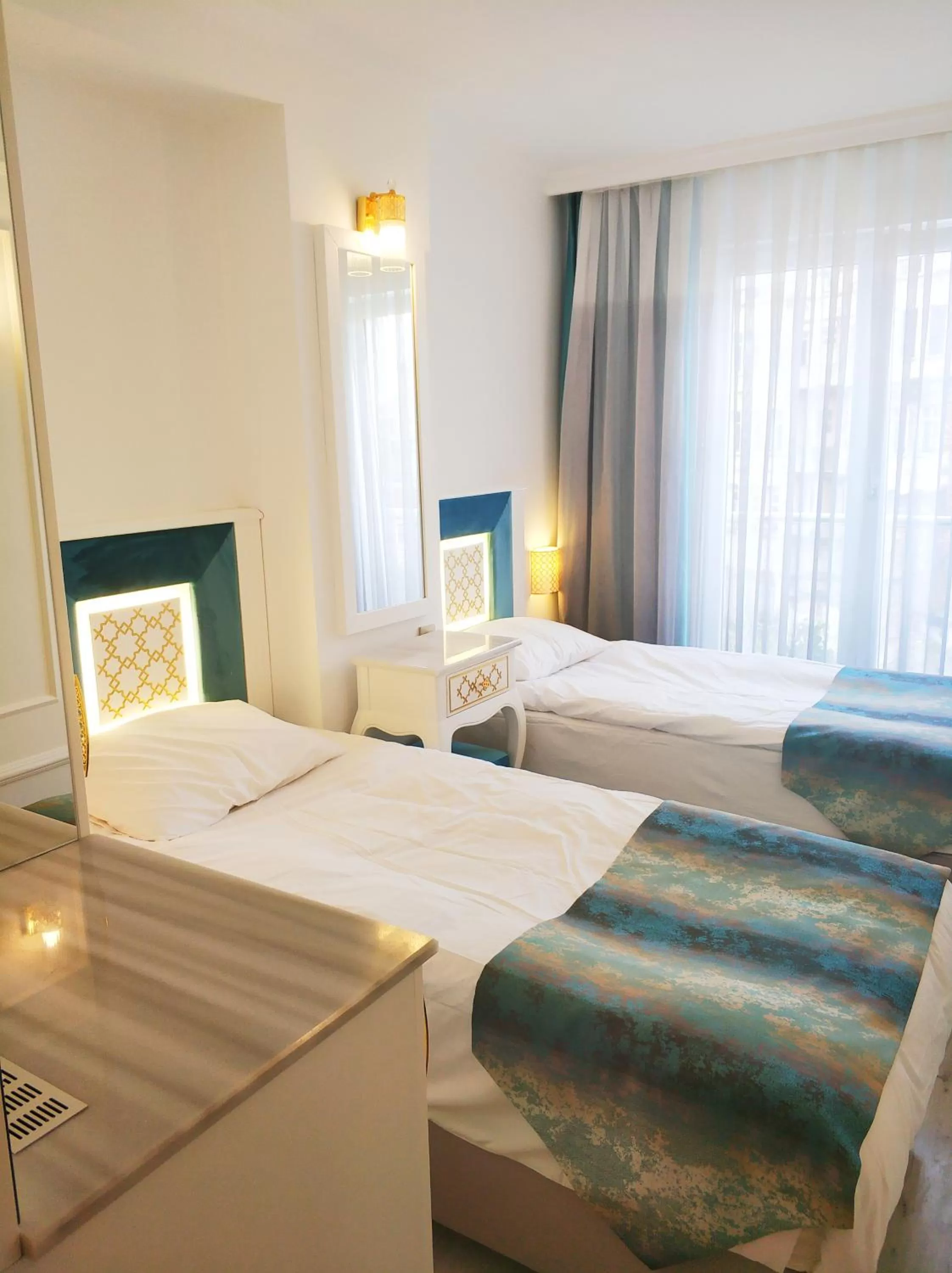 Photo of the whole room, Bed in Ligos