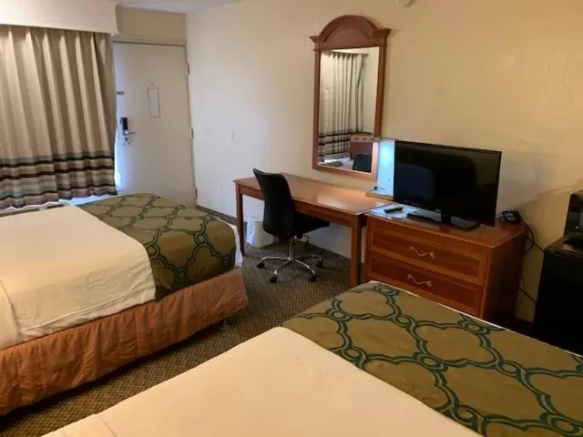 Bed in Days Inn by Wyndham Asheville West