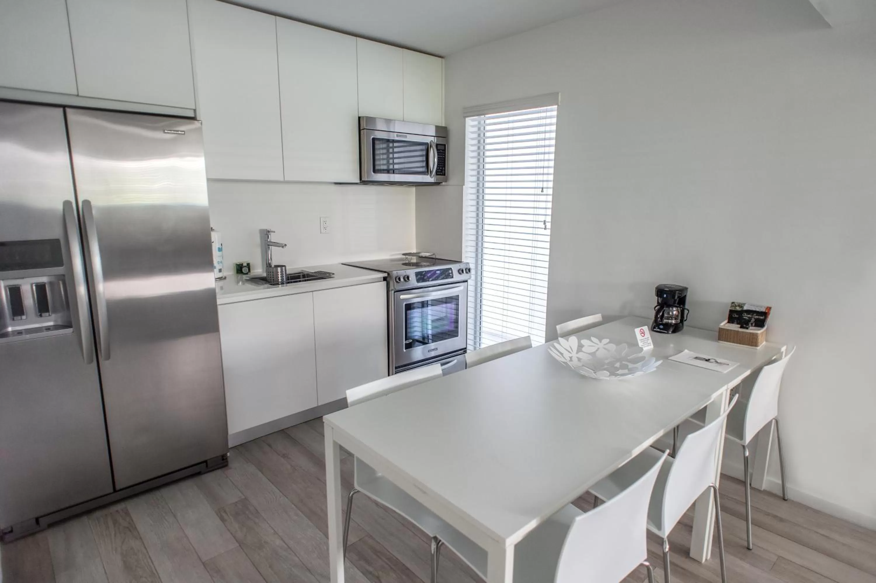 Kitchen or kitchenette in Beach Haus Key Biscayne Contemporary Apartments