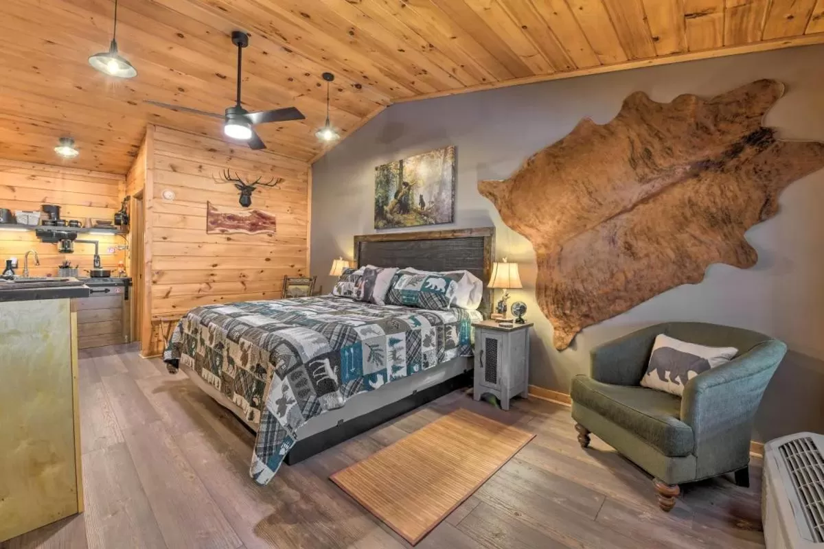 Bed in The Lodge Nantahala River