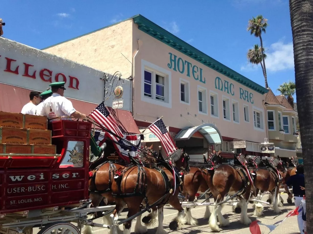 Property building in Hotel Mac Rae