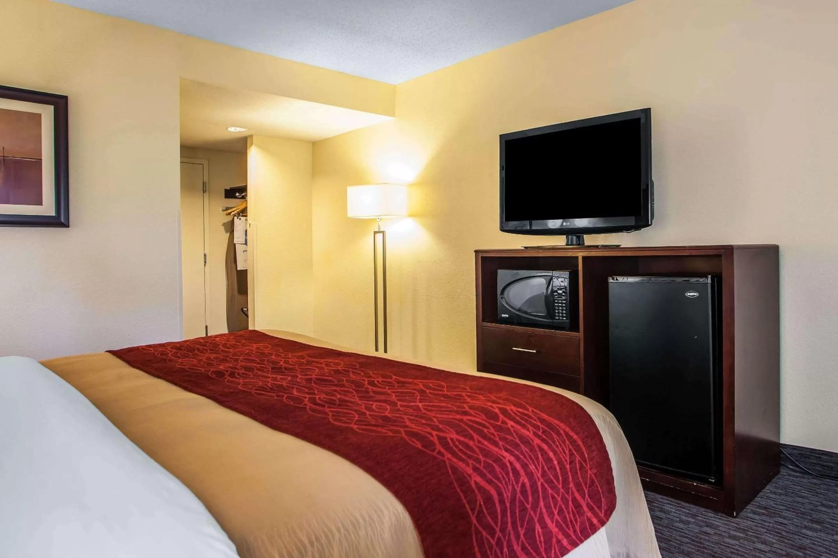 Photo of the whole room, Bed in Comfort Inn Feasterville - Trevose