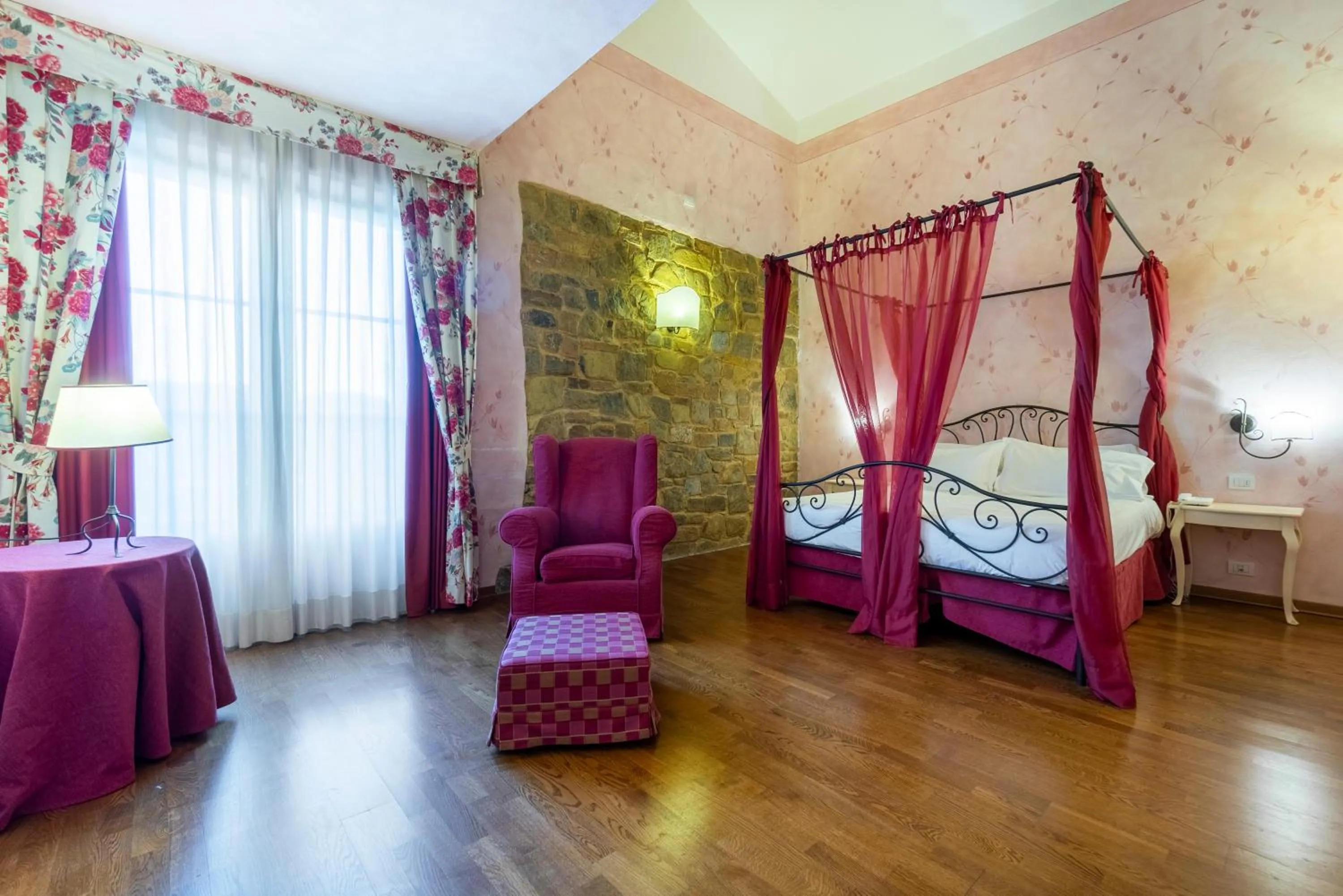 Bed in Hotel Borgo Di Cortefreda - Place of Charme