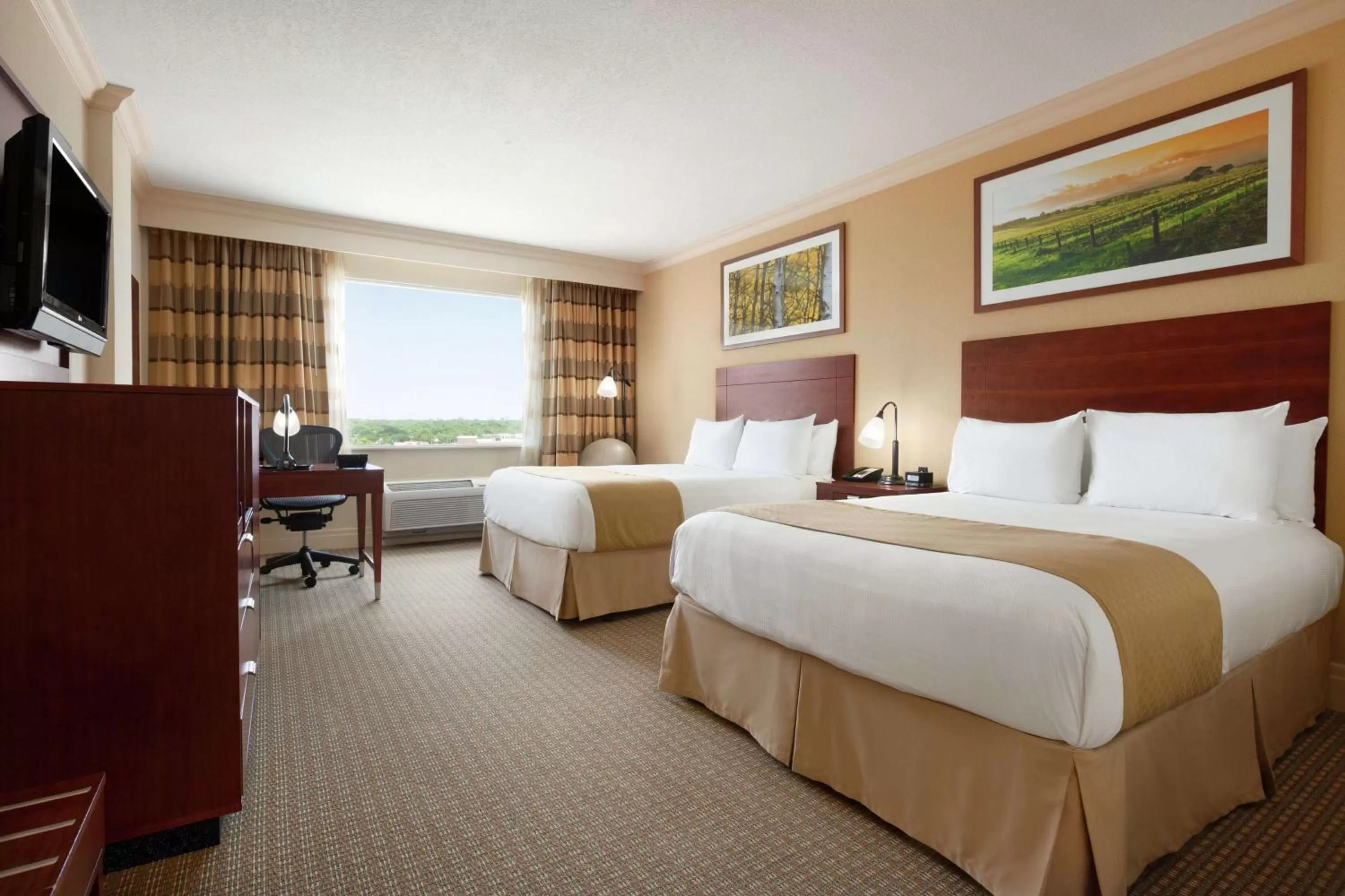 Bedroom, Bed in DoubleTree by Hilton Hotel Dallas - Love Field