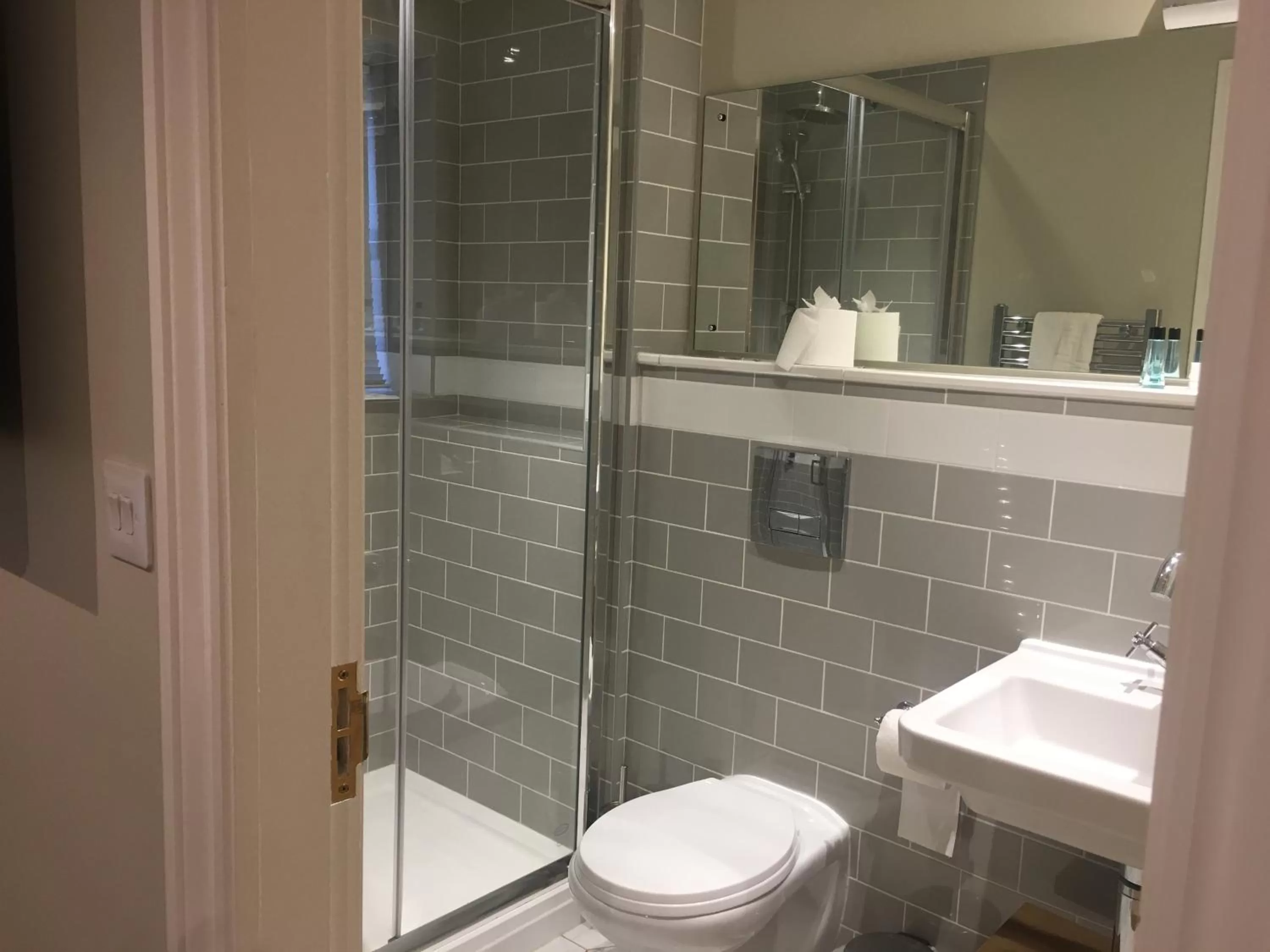 Shower in The Galleon Inn