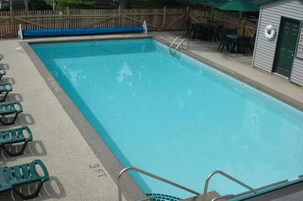 Swimming pool in Viking Arms Inn - Ludington