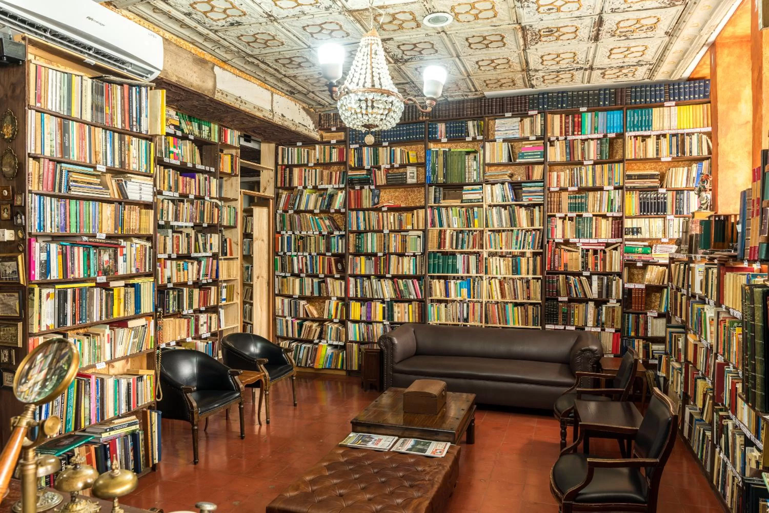 Library in Hotel Mariscal Robledo