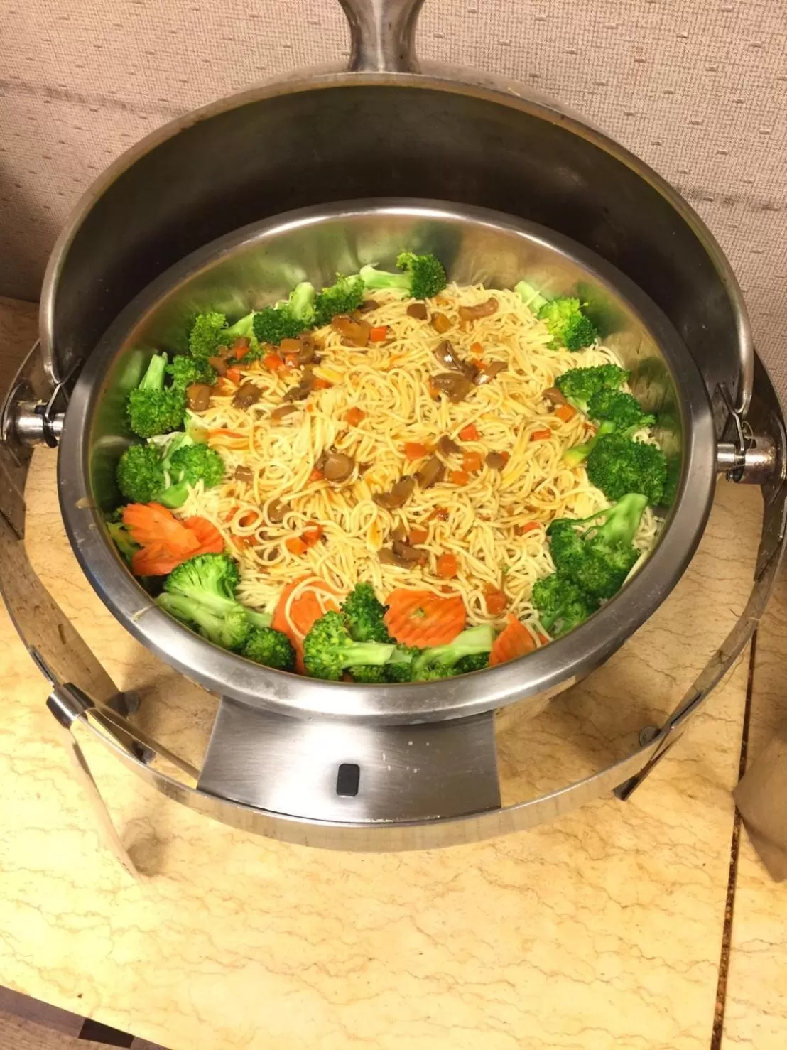 Restaurant/places to eat in Unique Hotel