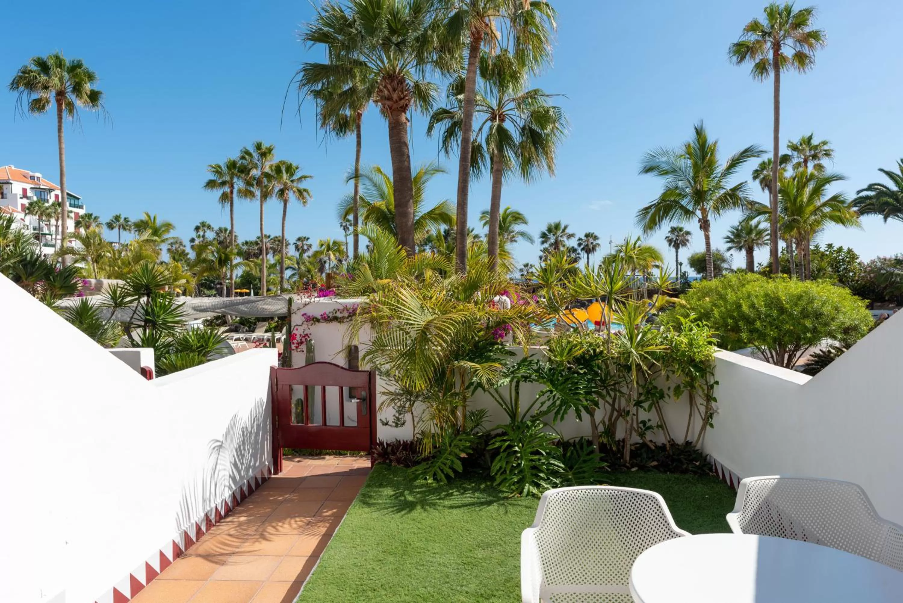 Garden in Parque Santiago IV Official