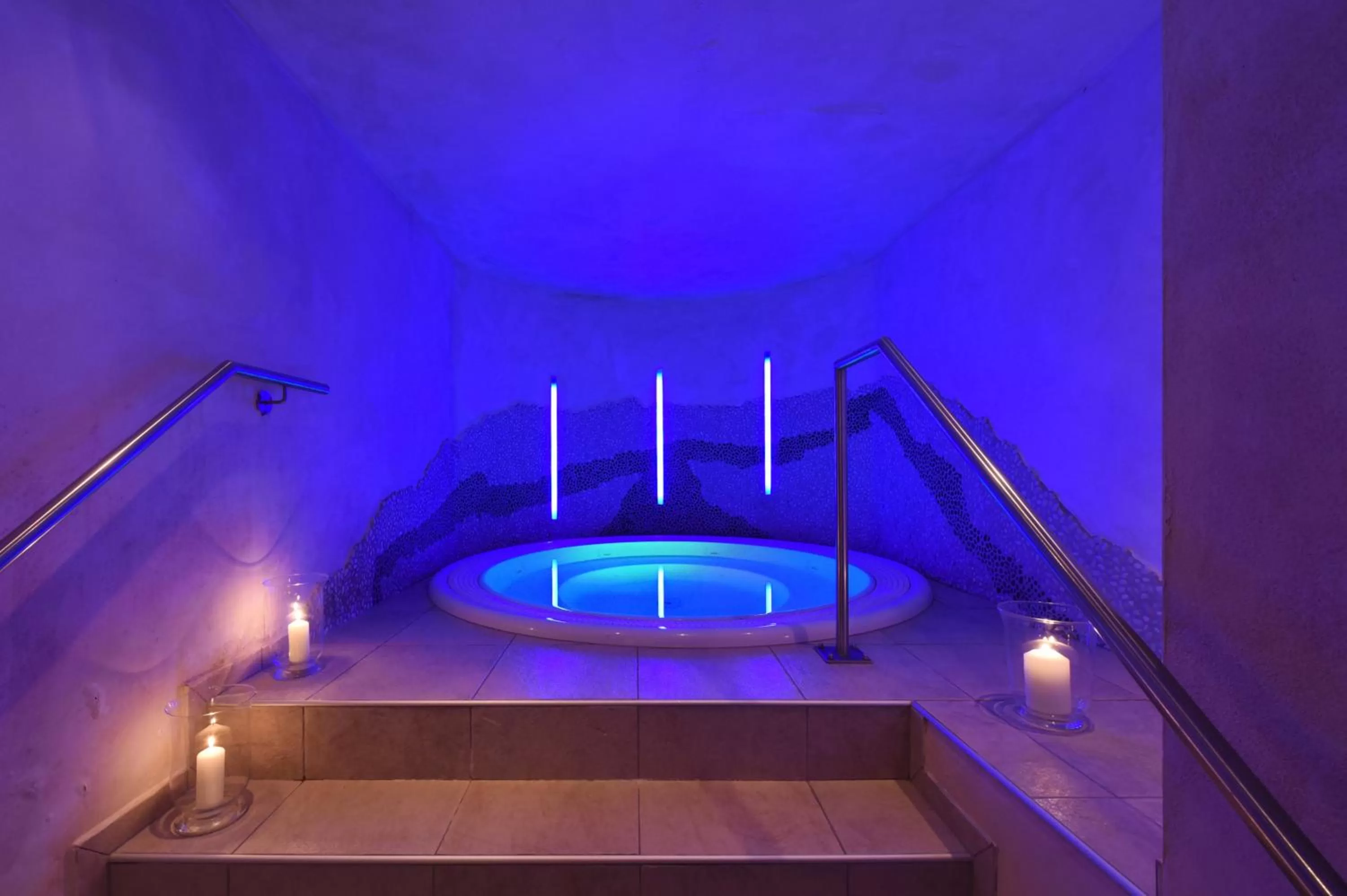 Hot Tub in Cella Central Historic Boutique Hotel