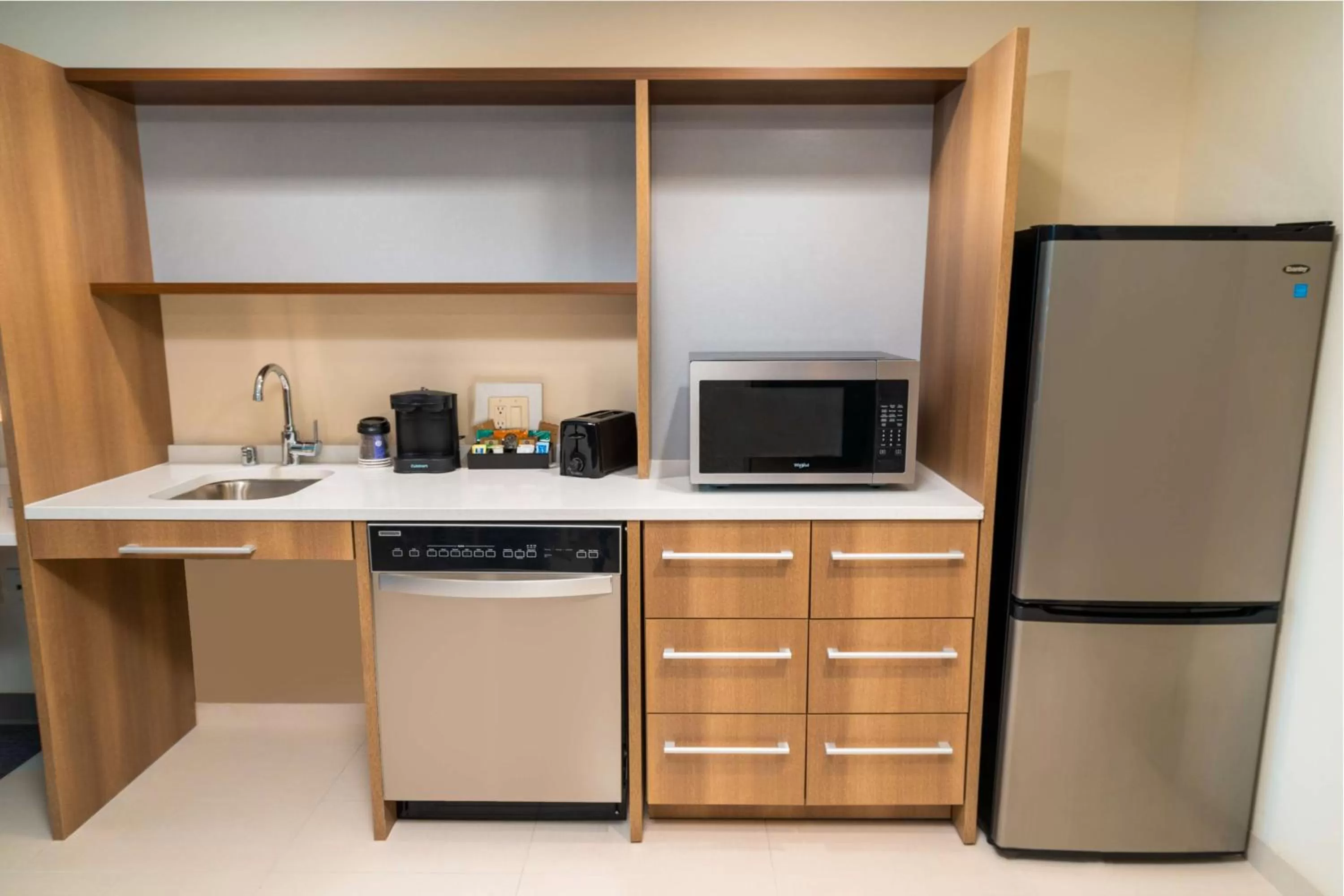 Kitchen or kitchenette in Home2 Suites Bakersfield