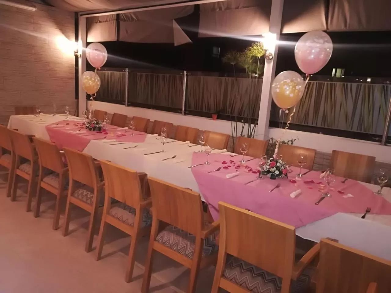 Restaurant/places to eat in Hotel H53