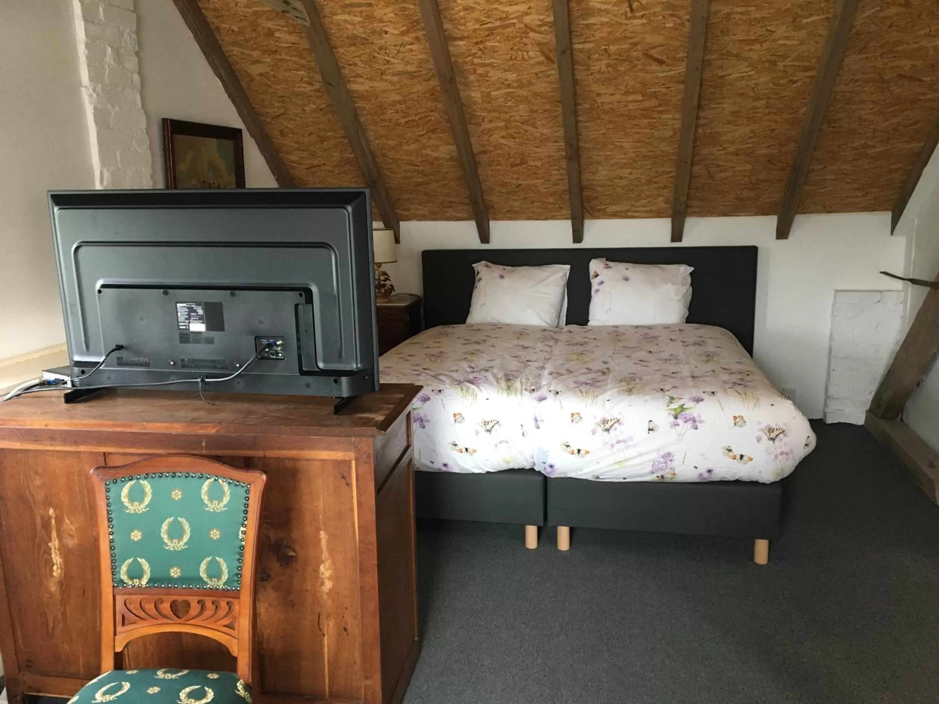 Bed in Nergena Zimmer Frei