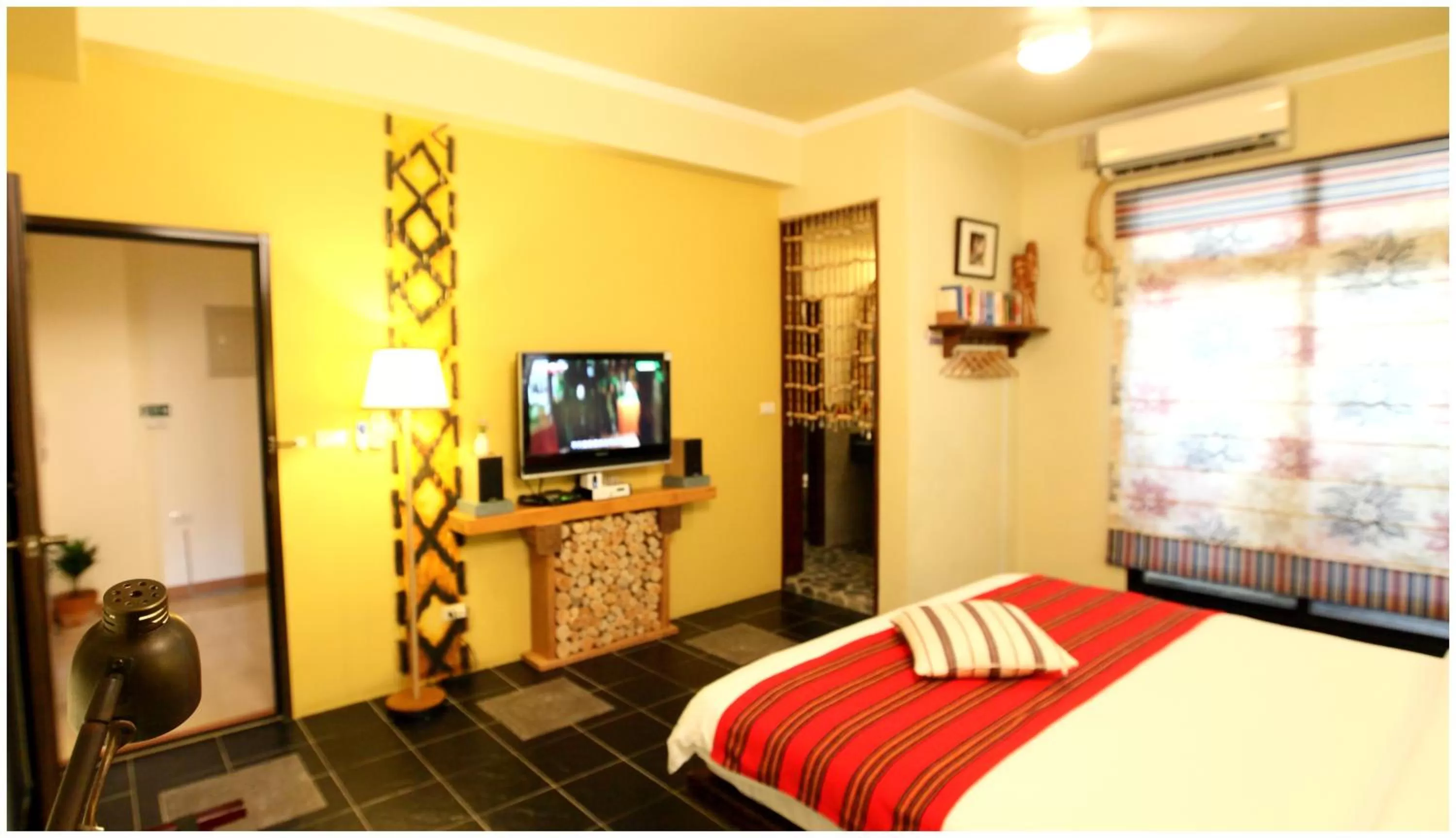 Photo of the whole room, Bed in Errantry Lodge & Studio