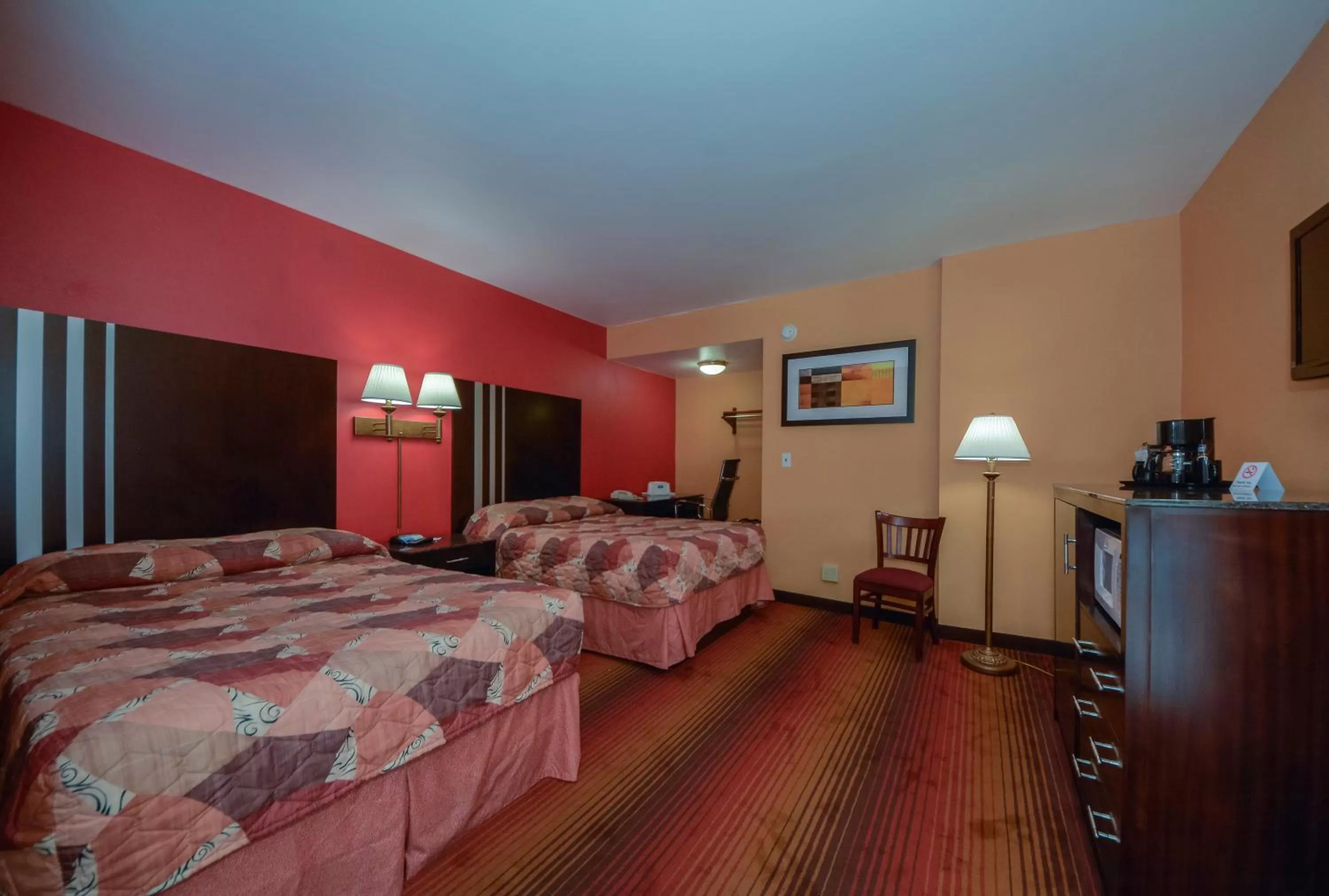 Bed in Rodeway Inn MacArthur Airport