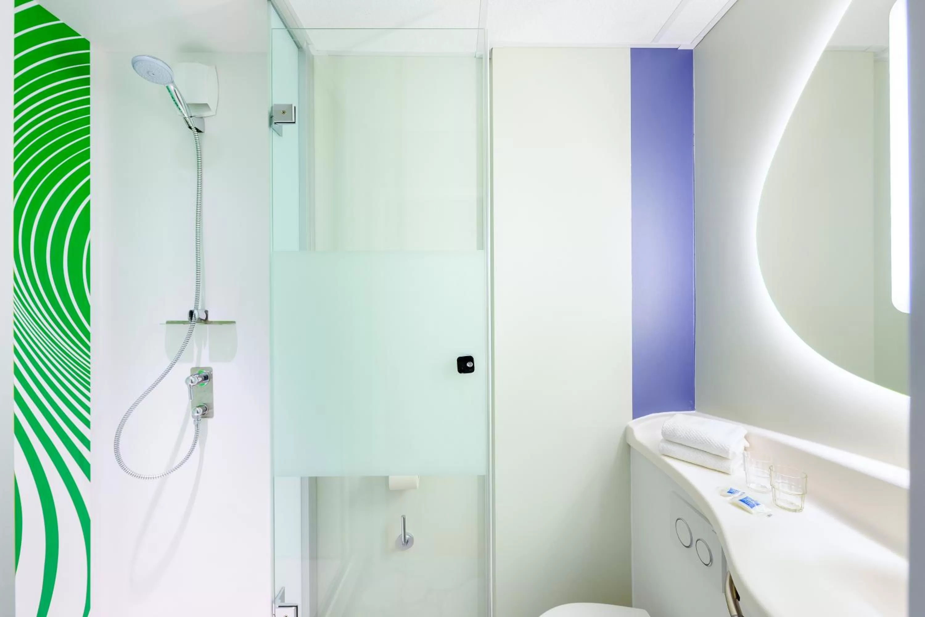 Bathroom in ibis budget Luebeck City Sued