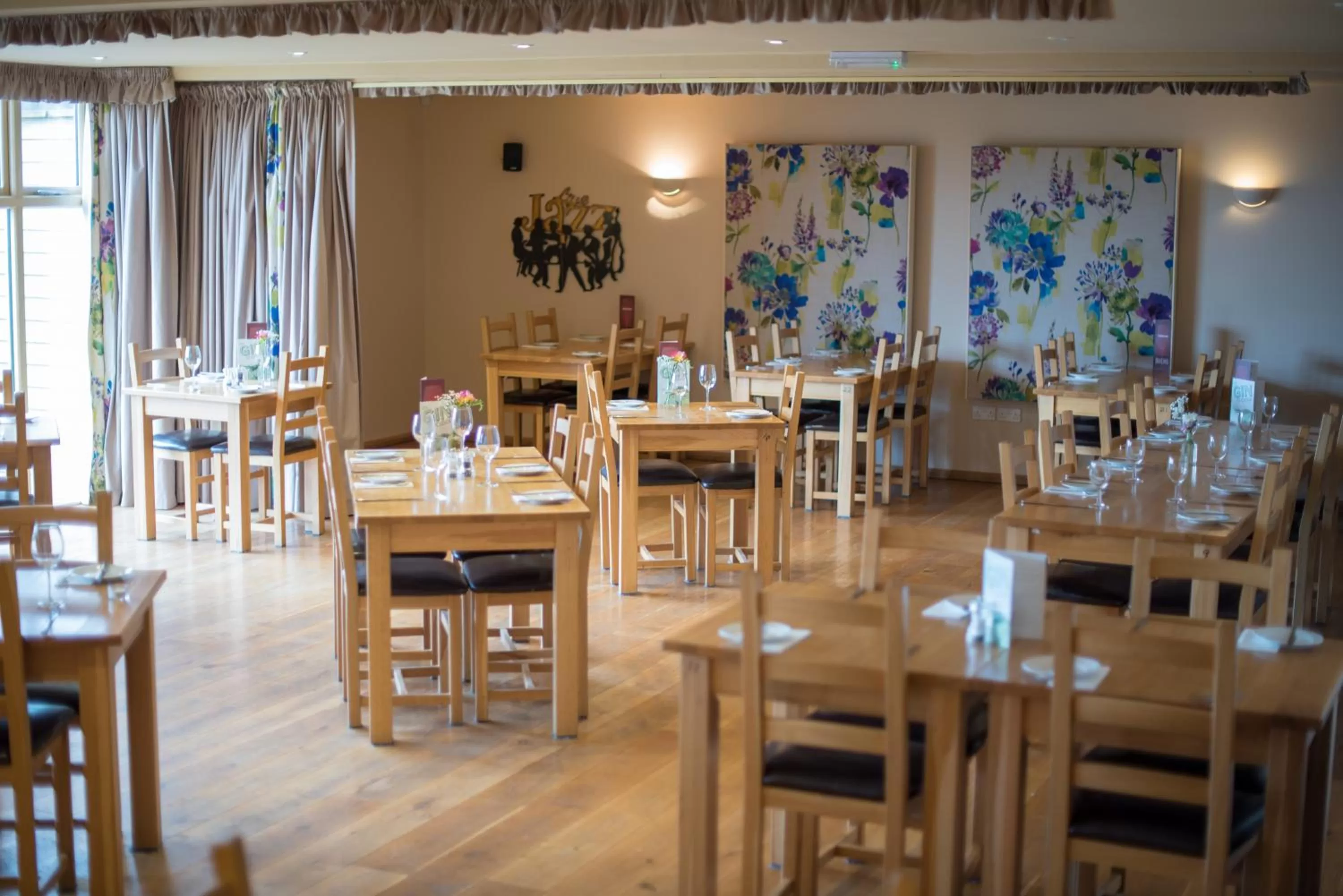 Restaurant/places to eat in The Poltimore Inn