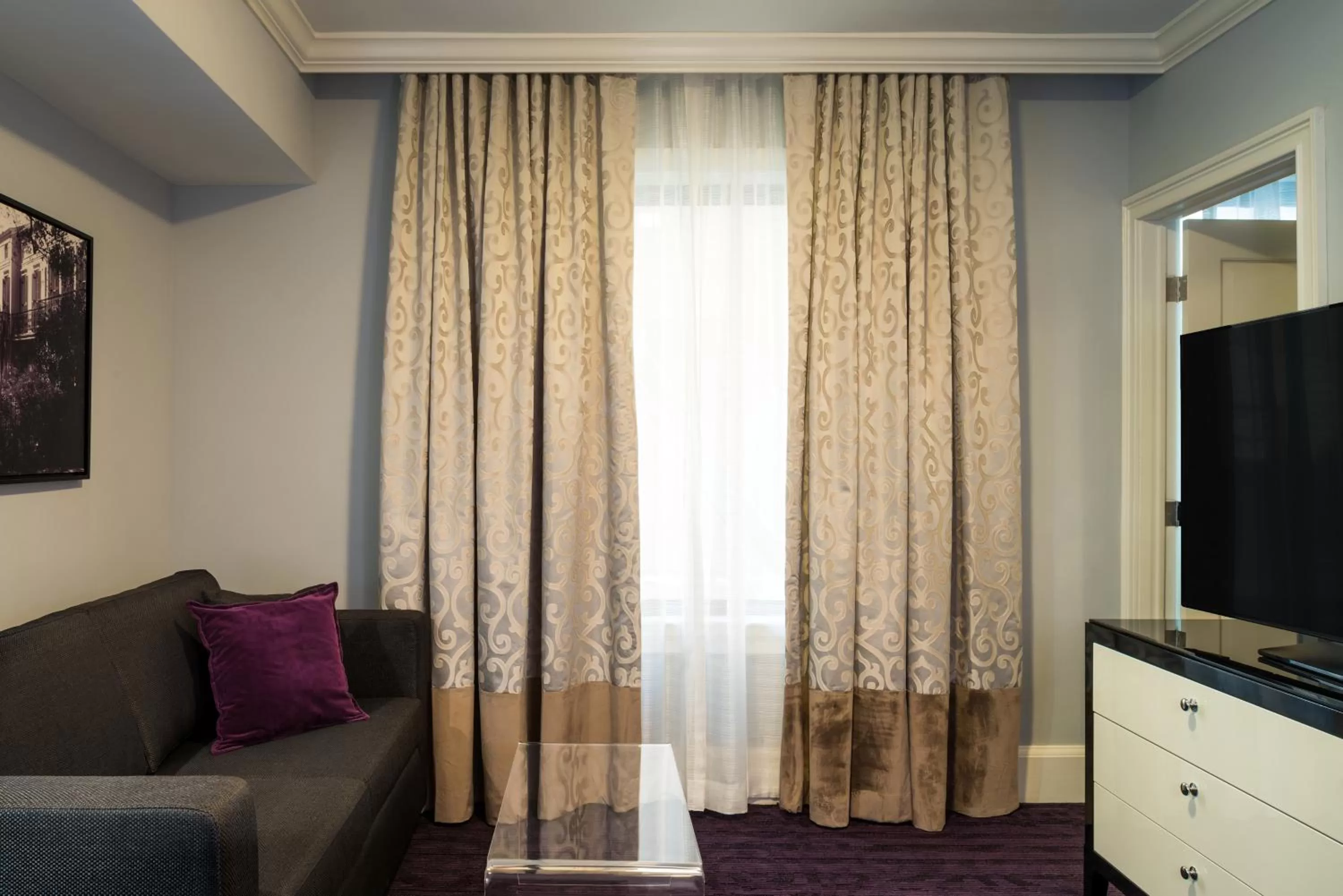 TV and multimedia, Seating Area in Hotel Vinache