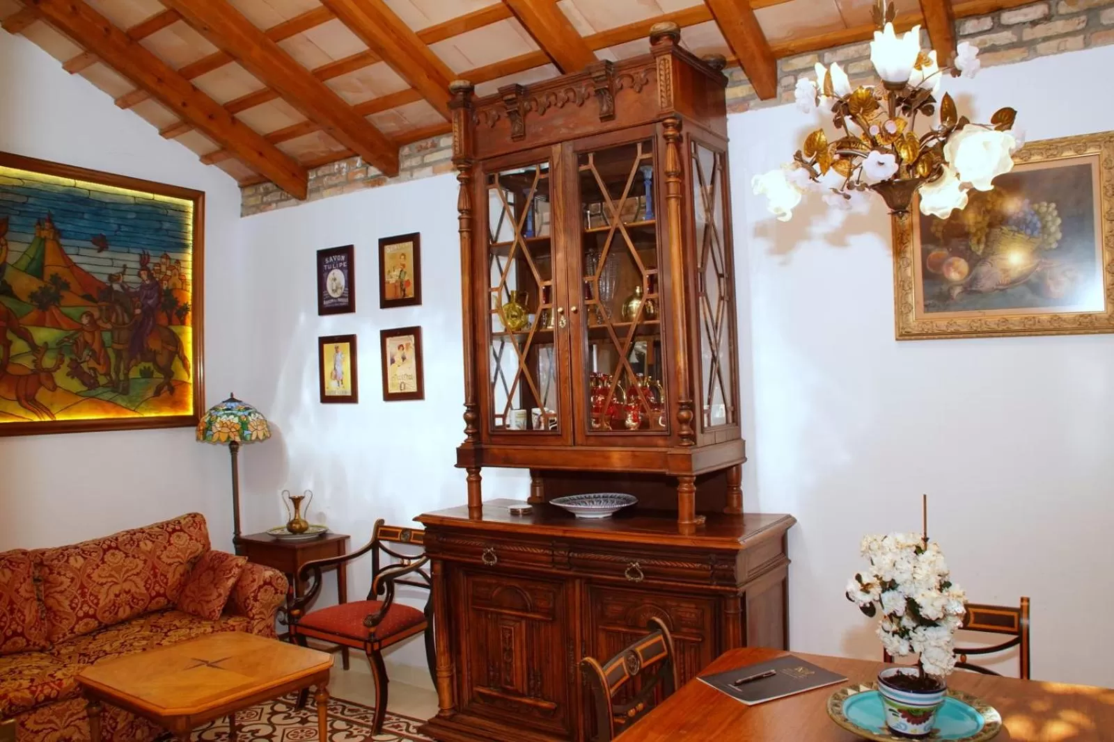 Living room in Sitges Royal Rooms