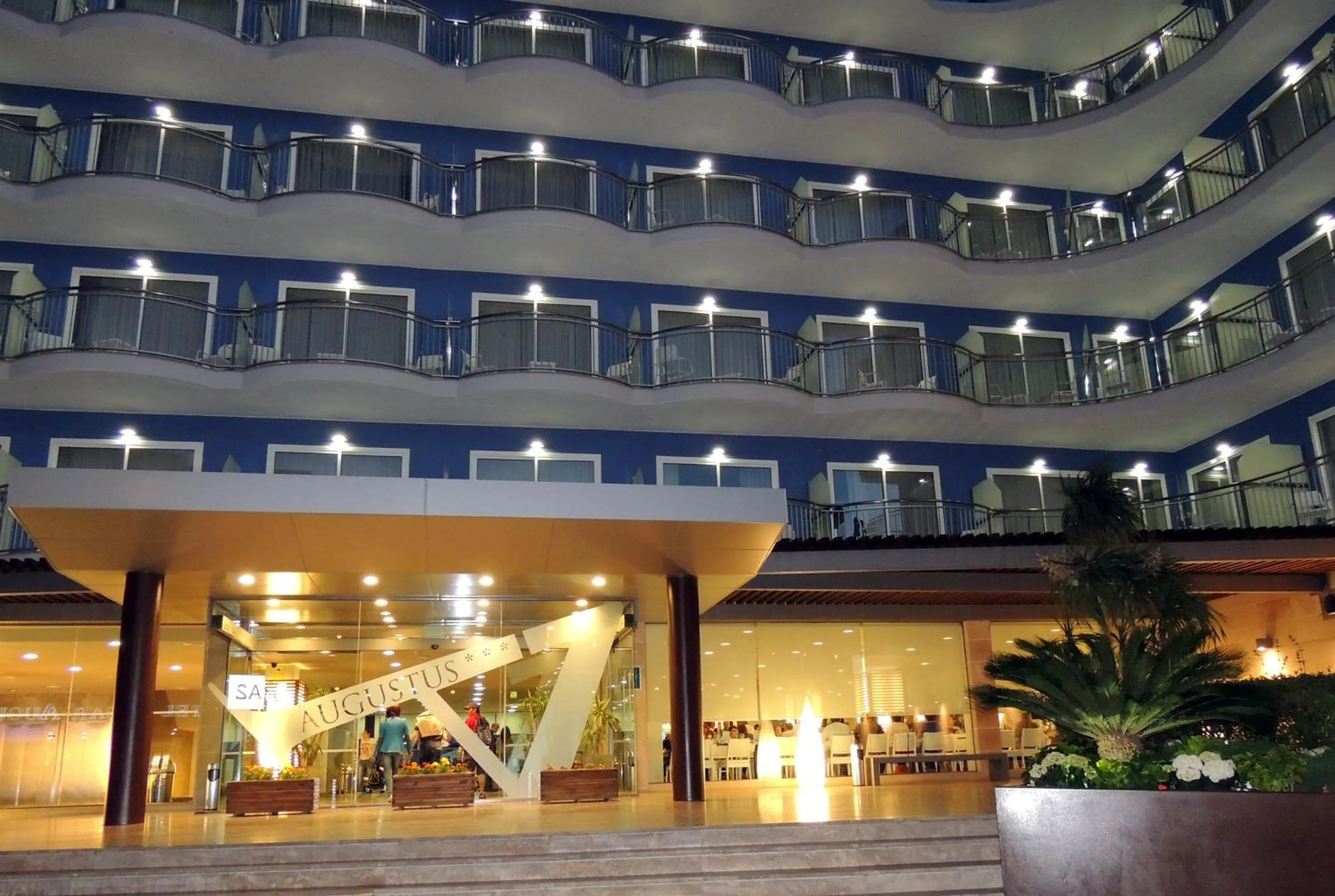 Facade/entrance in Hotel Augustus