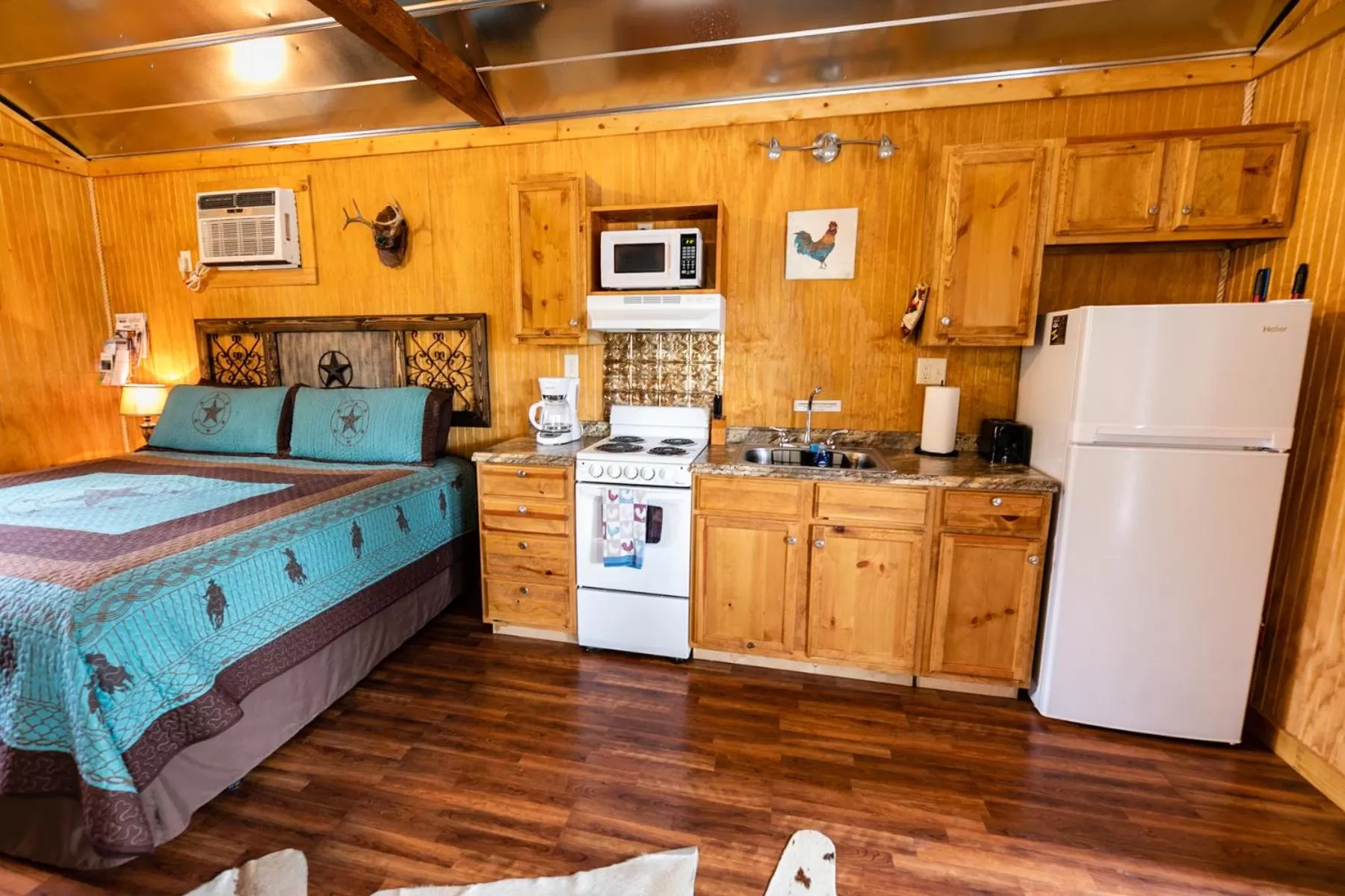 kitchen, Bed in Walnut Canyon Cabins
