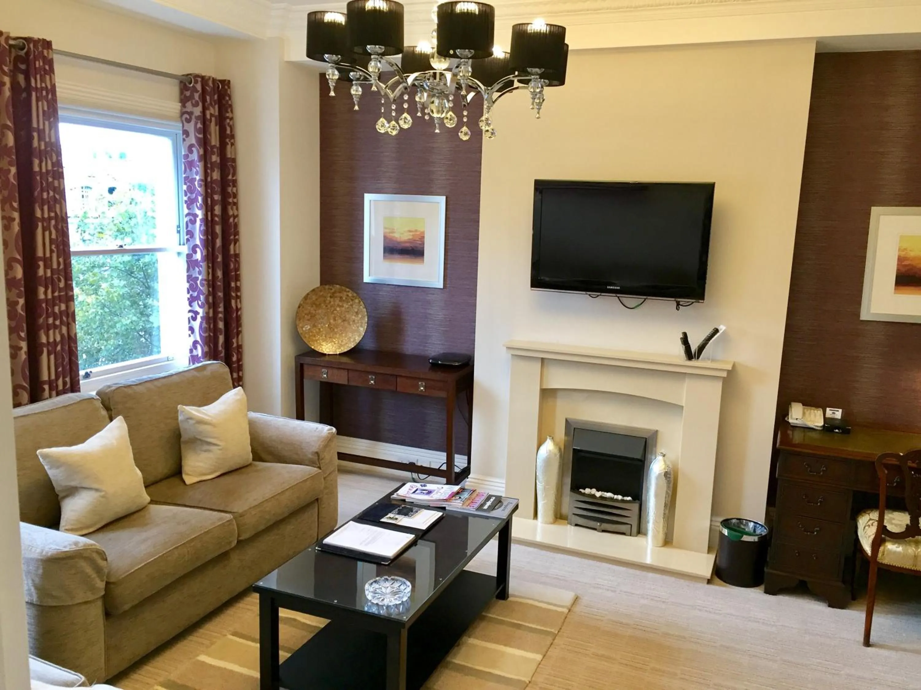 Classic Three-Bedroom Apartment in Beaufort House - Knightsbridge