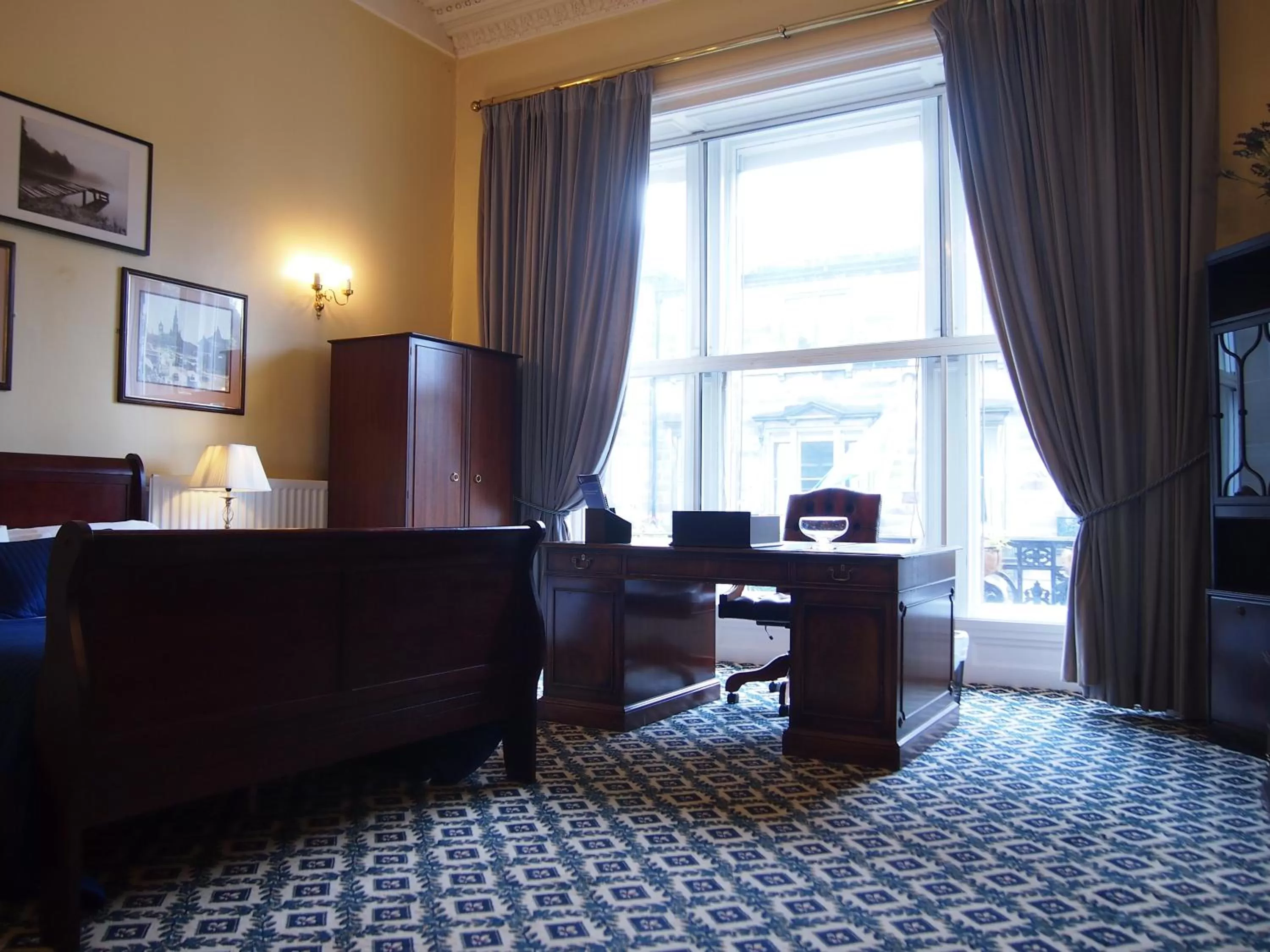 Bed in Thistle Hotel