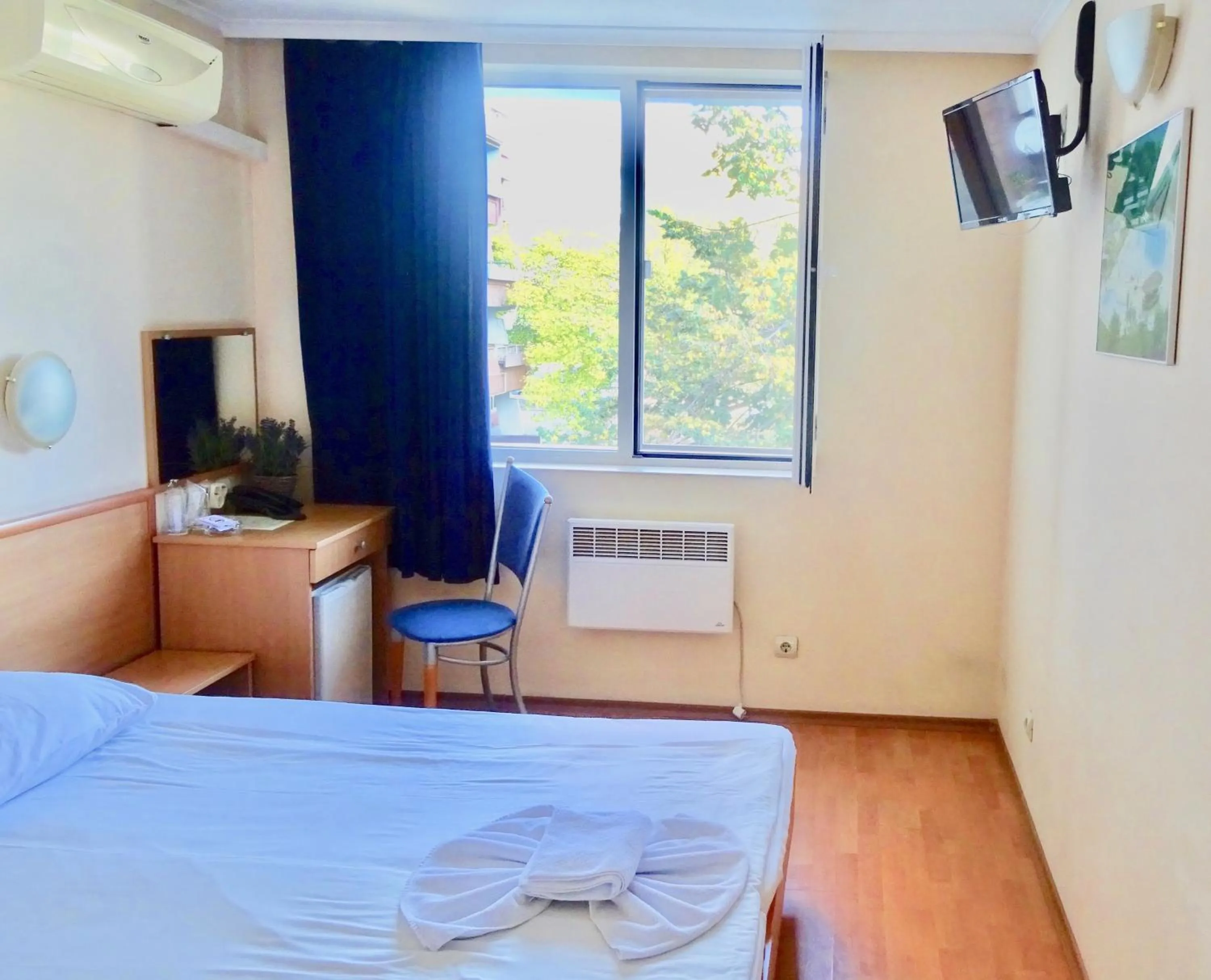 Bed in Family Hotel Dalis