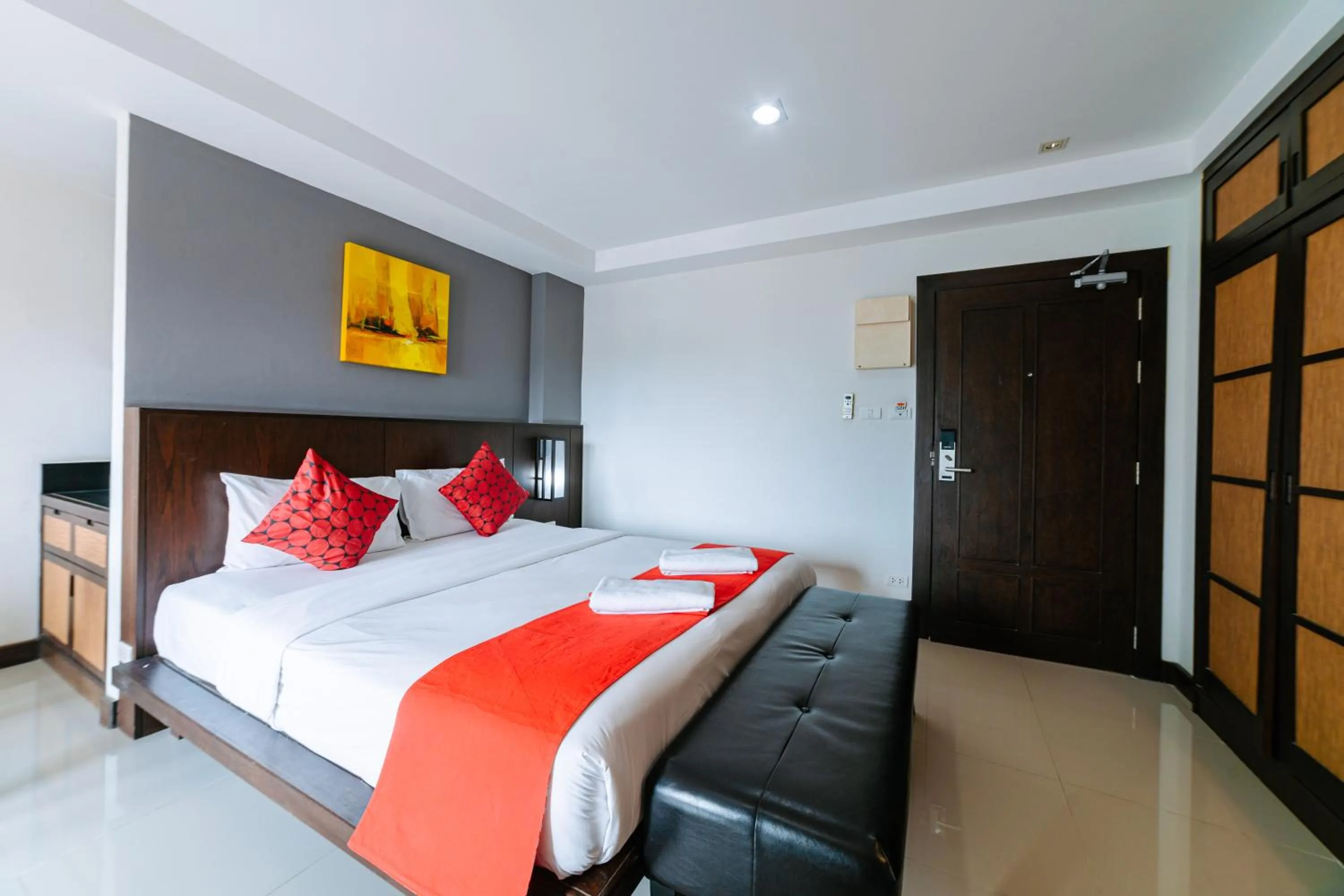Guests, Bed in Ratana Hotel Sakdidet, PHUKET TOWN