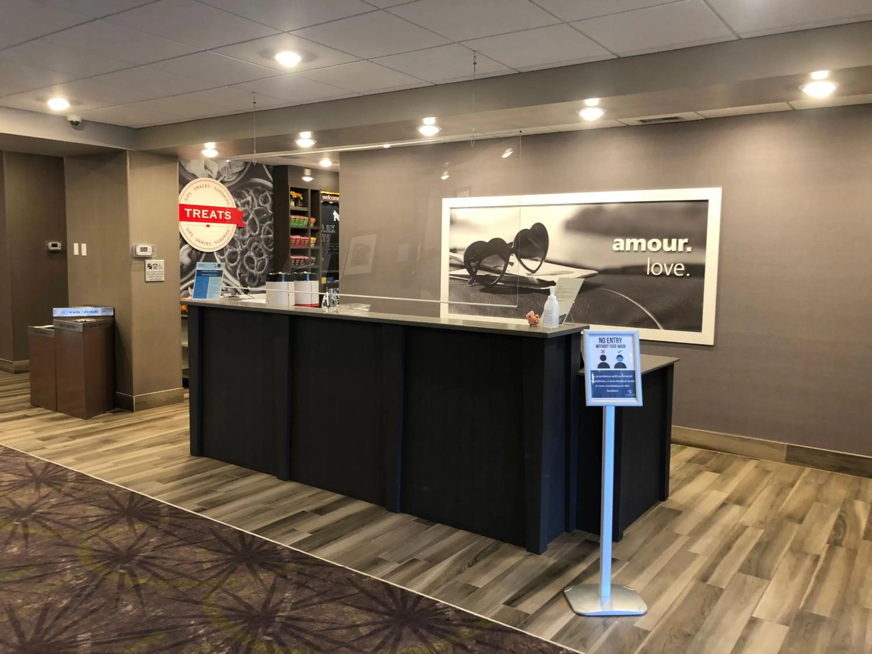 Lobby or reception in Ramada by Wyndham St Paul AB