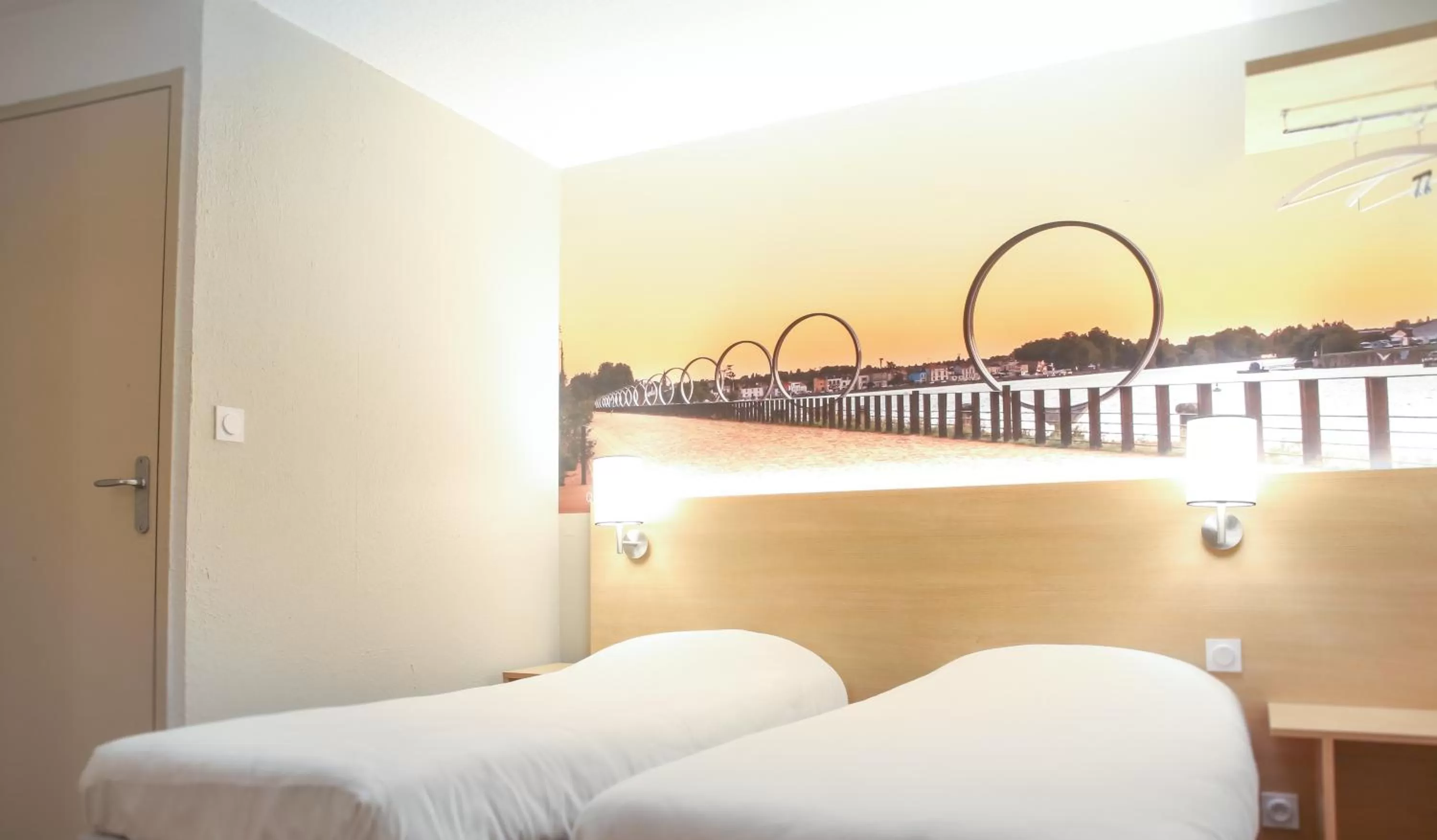 Shower, Bed in Hôtel Inn Design Resto Novo Châteaubriant