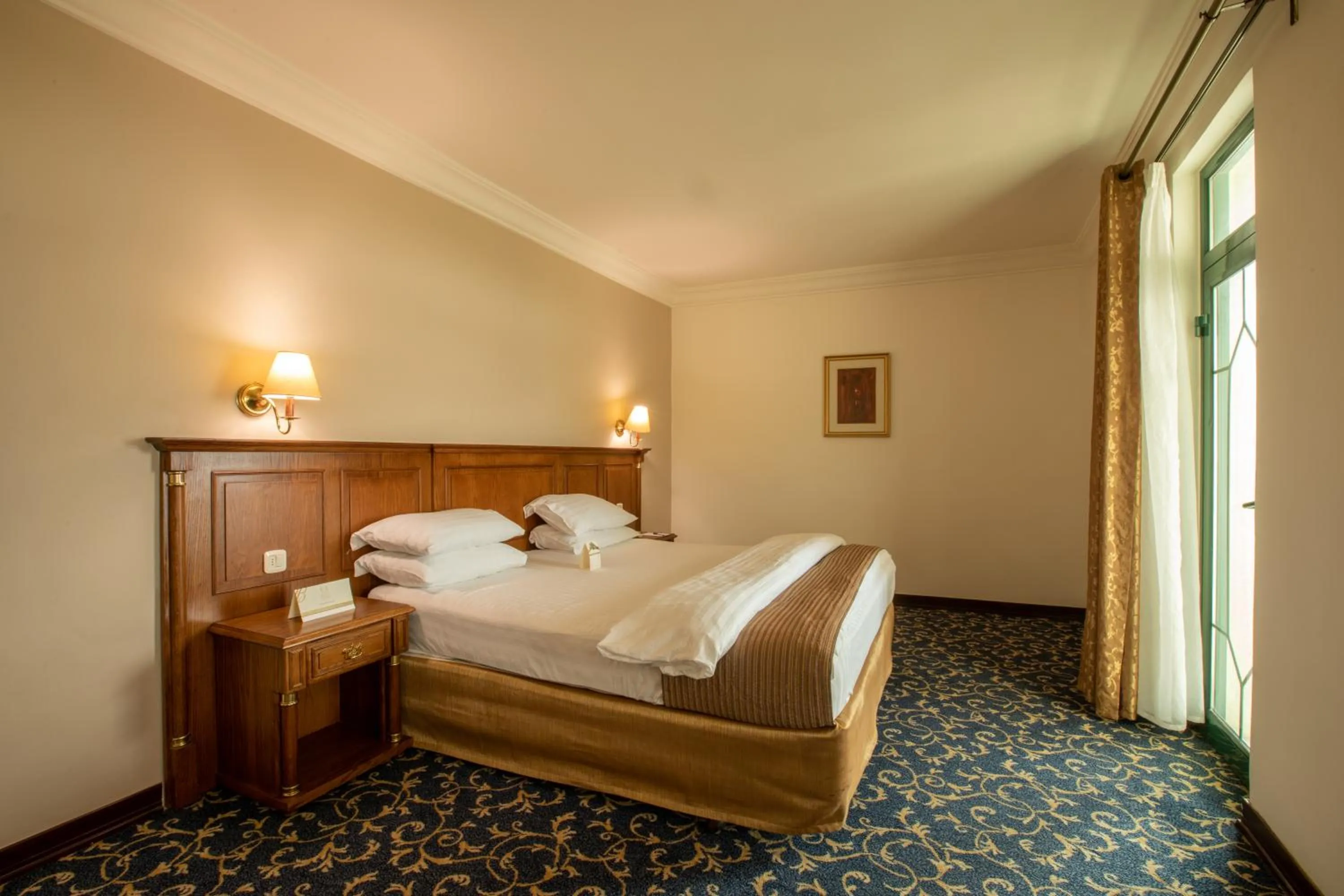 Bed in Bristol Hotel