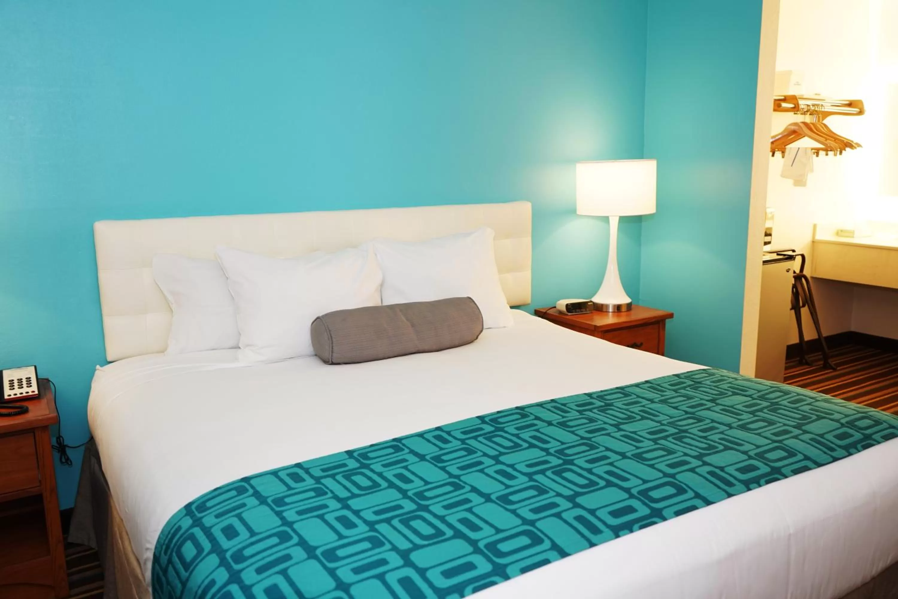 Bed in Howard Johnson by Wyndham Salinas