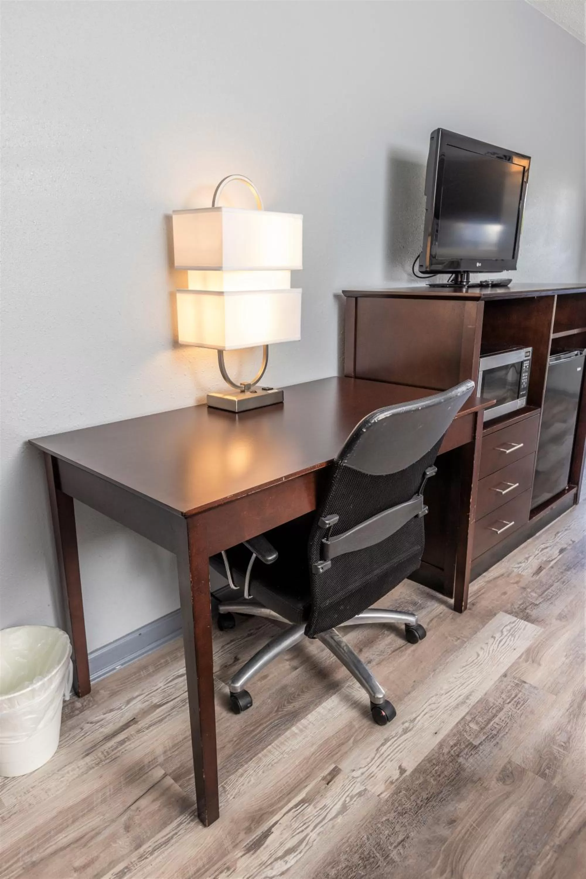 hair dresser in Butler Inn