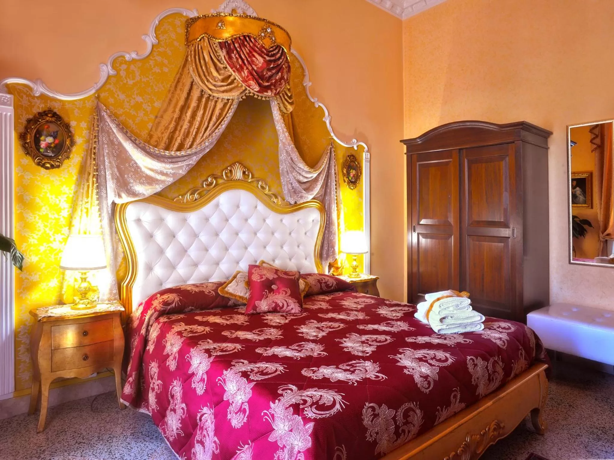 Photo of the whole room, Bed in La Dolce Vita - Luxury House