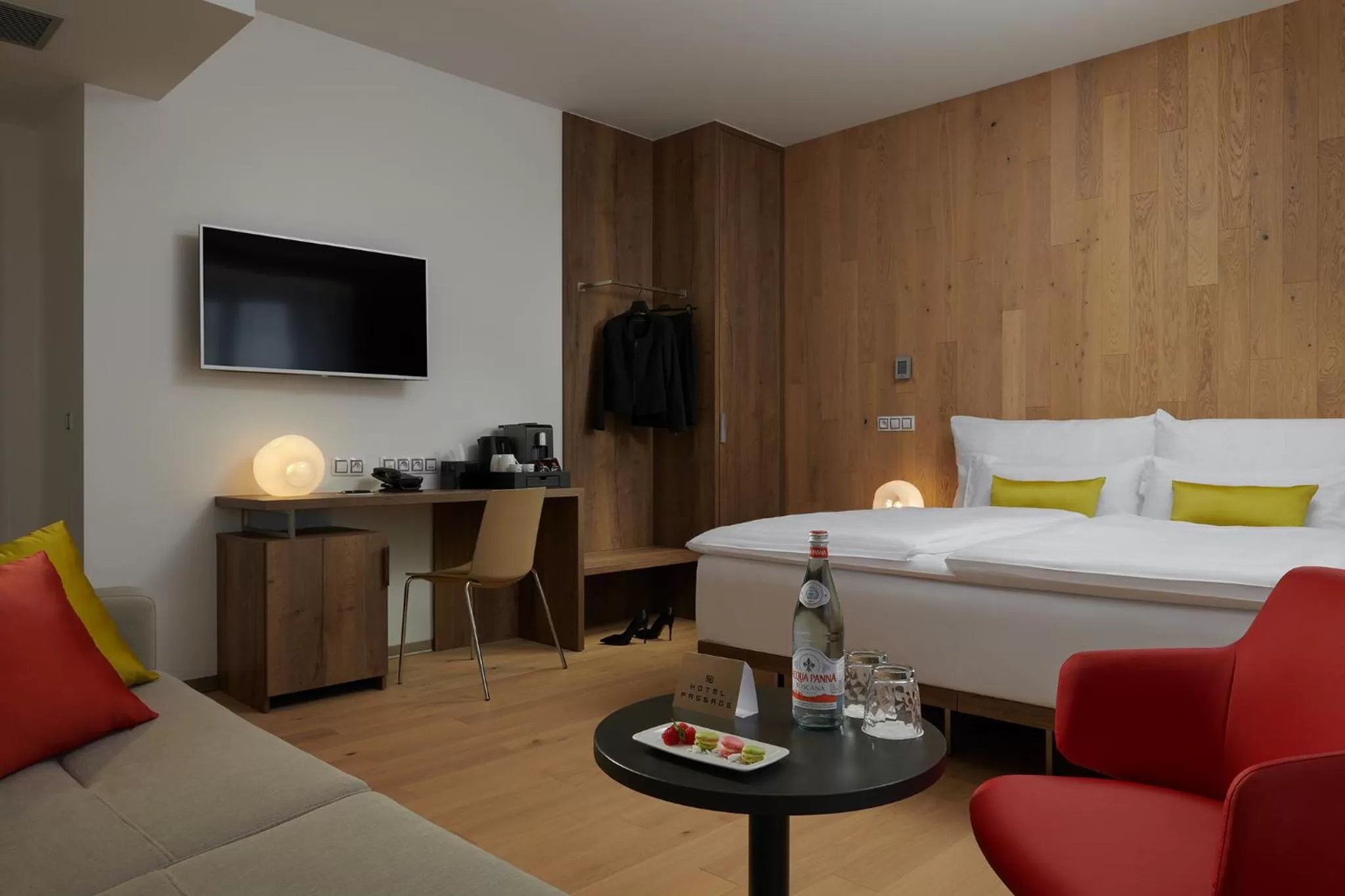 TV and multimedia, Bed in Hotel Passage