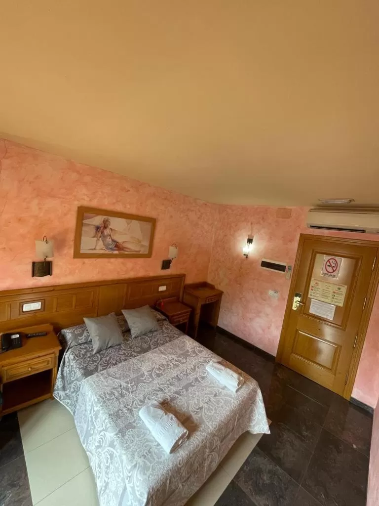 Bed in HOTEL Restaurante la barca