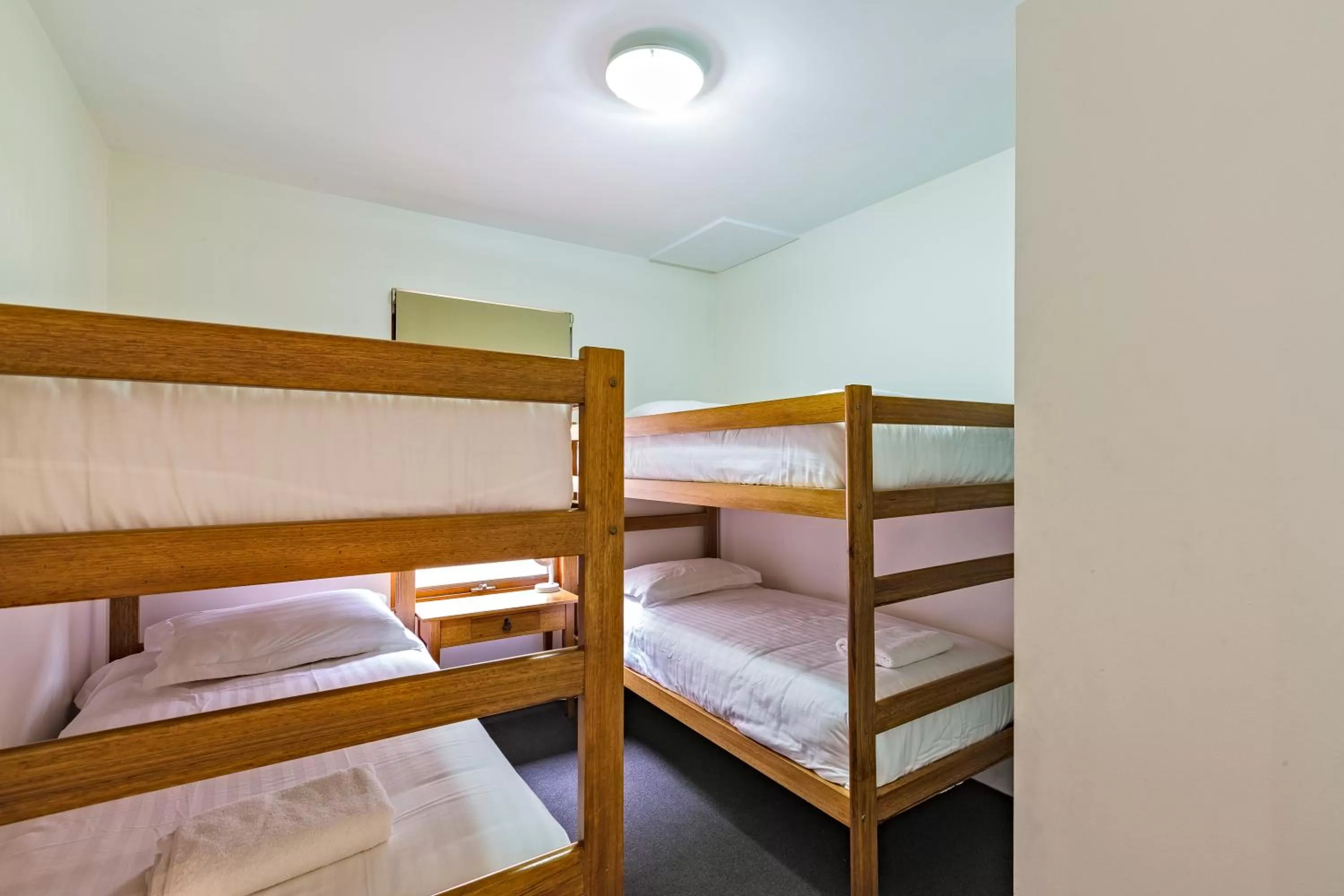 bunk bed in Alpine Woodsmoke Apartments