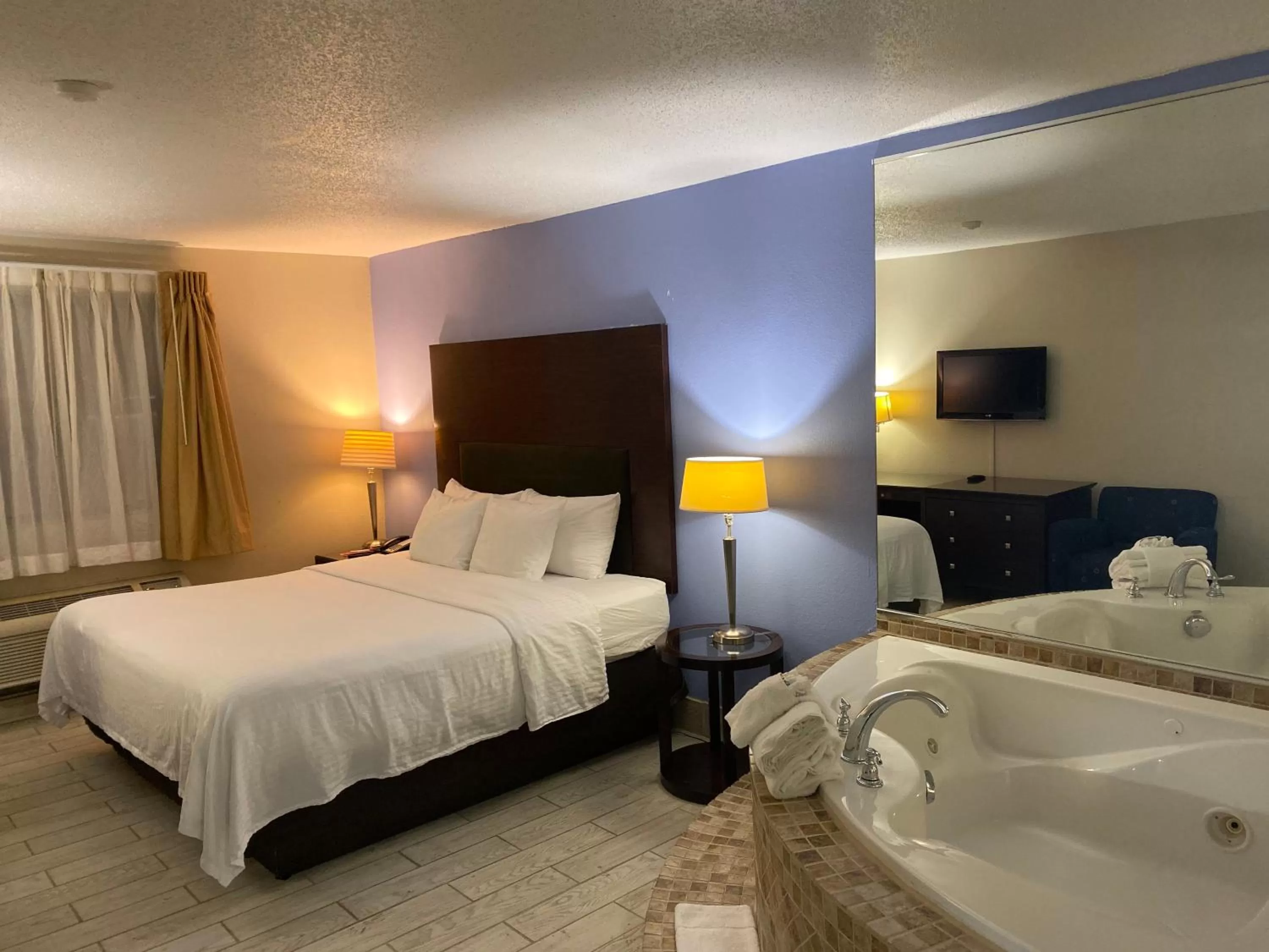 Deluxe King Studio Suite - Non-Smoking in Days Inn and Suites by Wyndham Hammond, IN