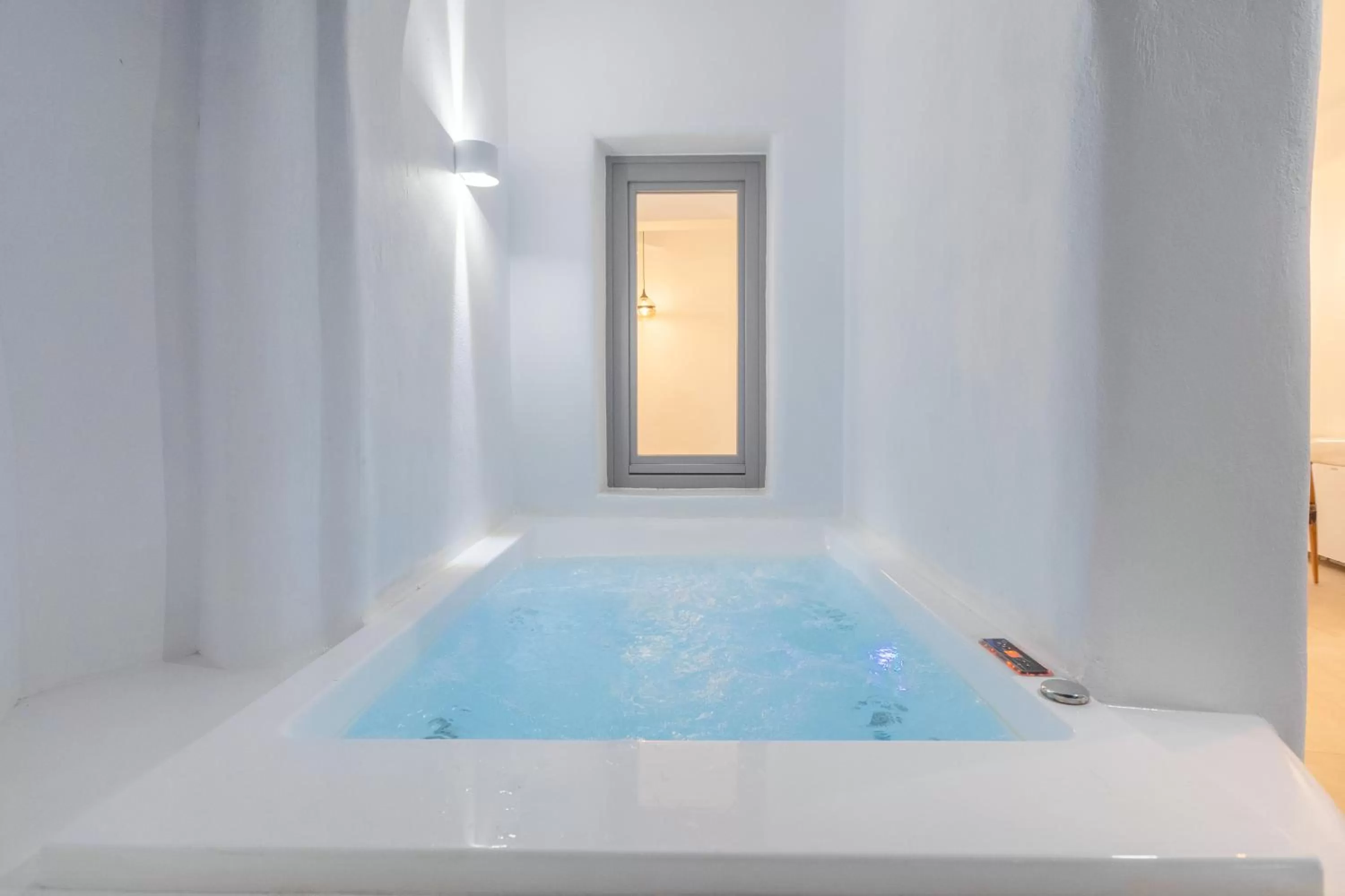 Hot Tub in Eternity Suites Santorini