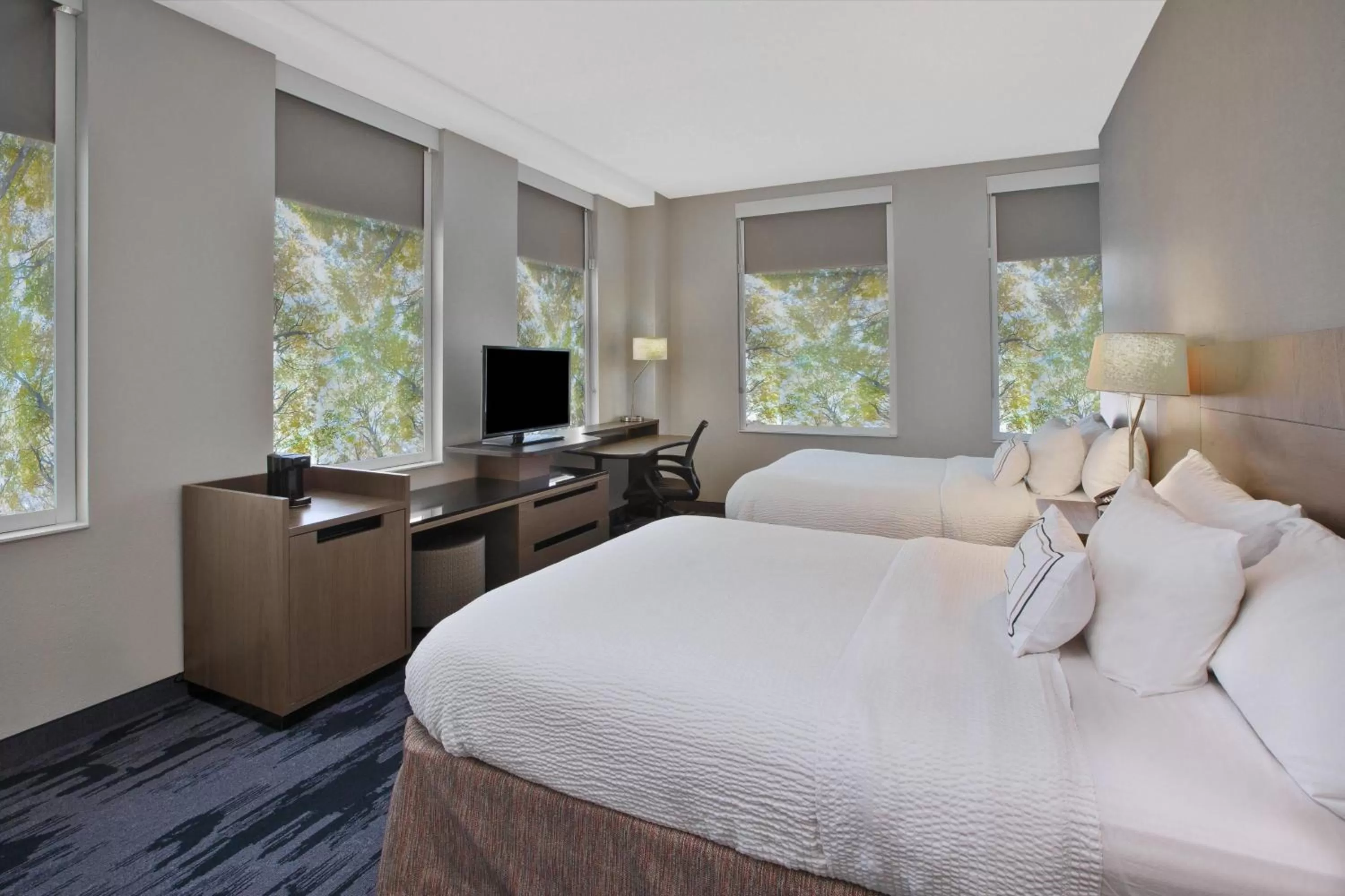 Photo of the whole room, Bed in Fairfield Inn & Suites by Marriott Milwaukee Downtown