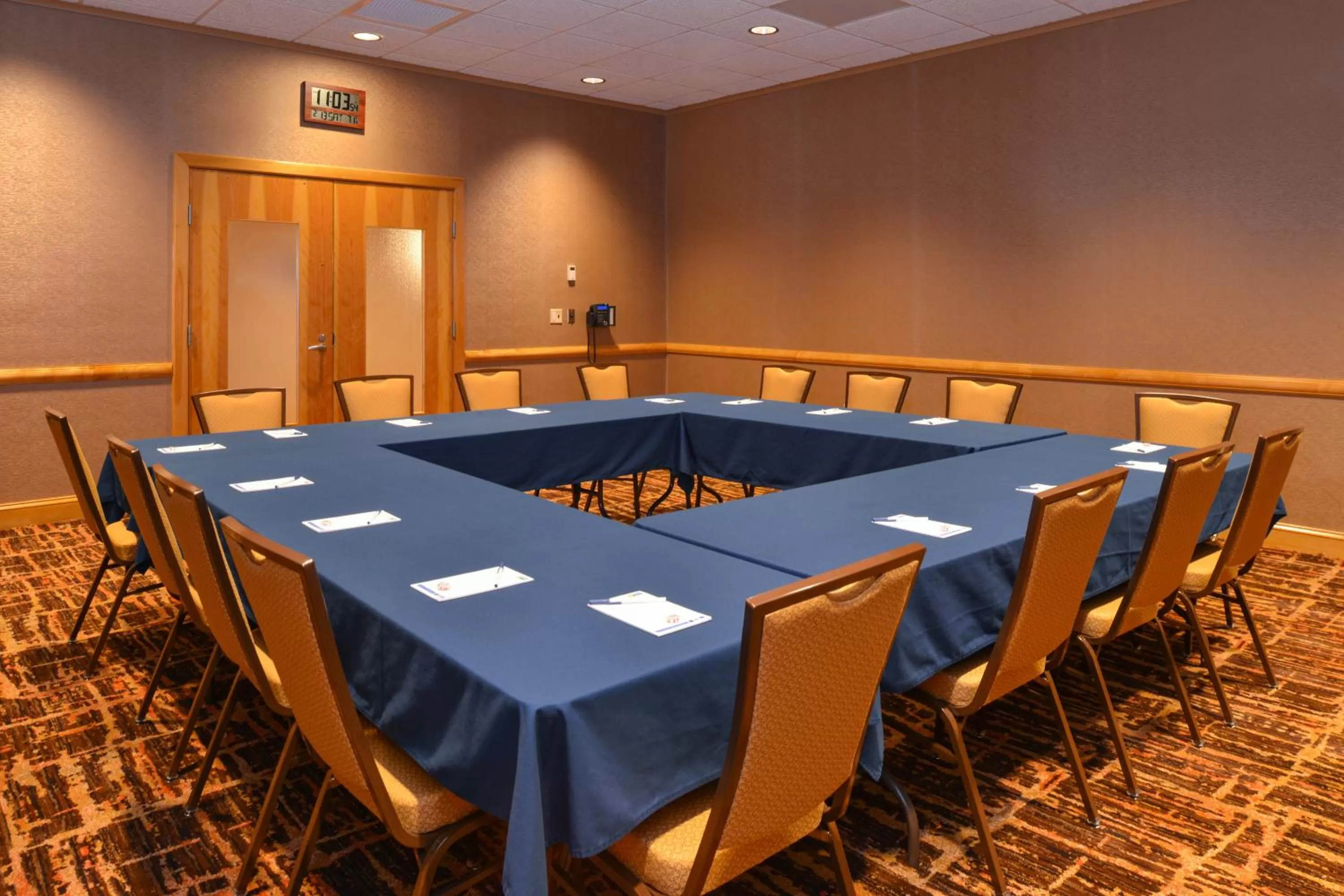 Meeting/conference room in Holiday Inn Express Breezewood by IHG