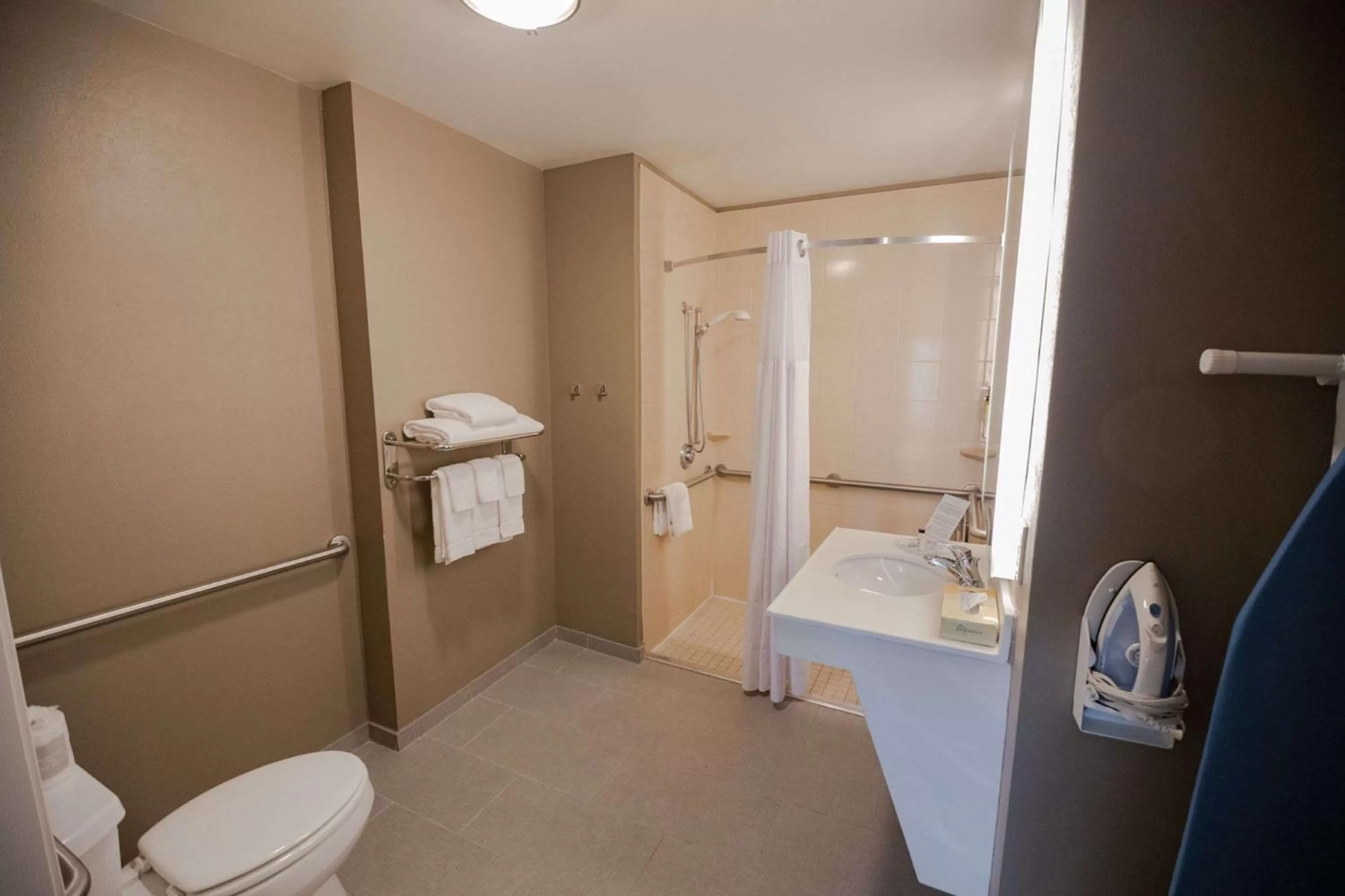 Bathroom in Sonesta ES Suites Baton Rouge University at Southgate