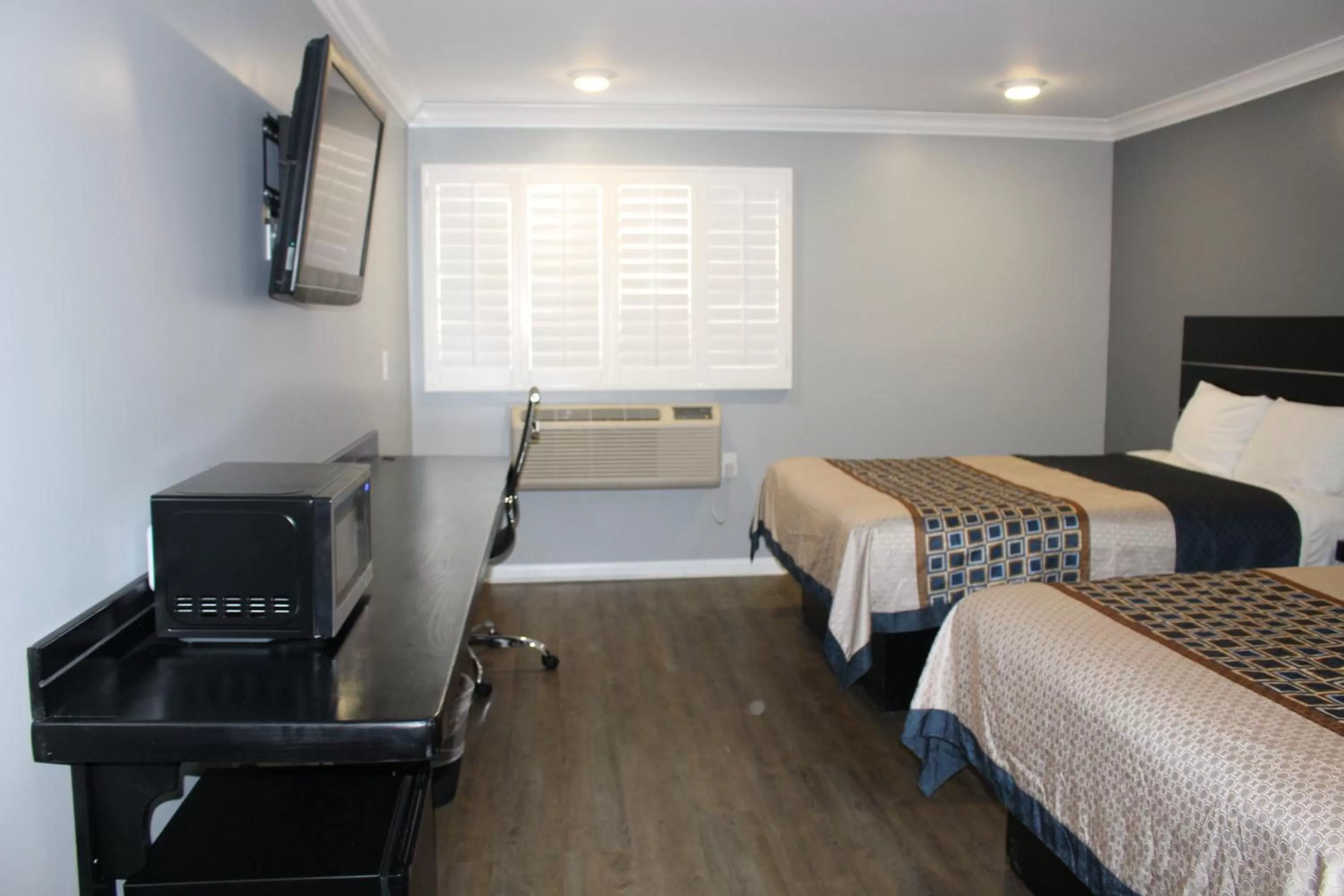 Bed in ERTH INN by AGA Los Angeles