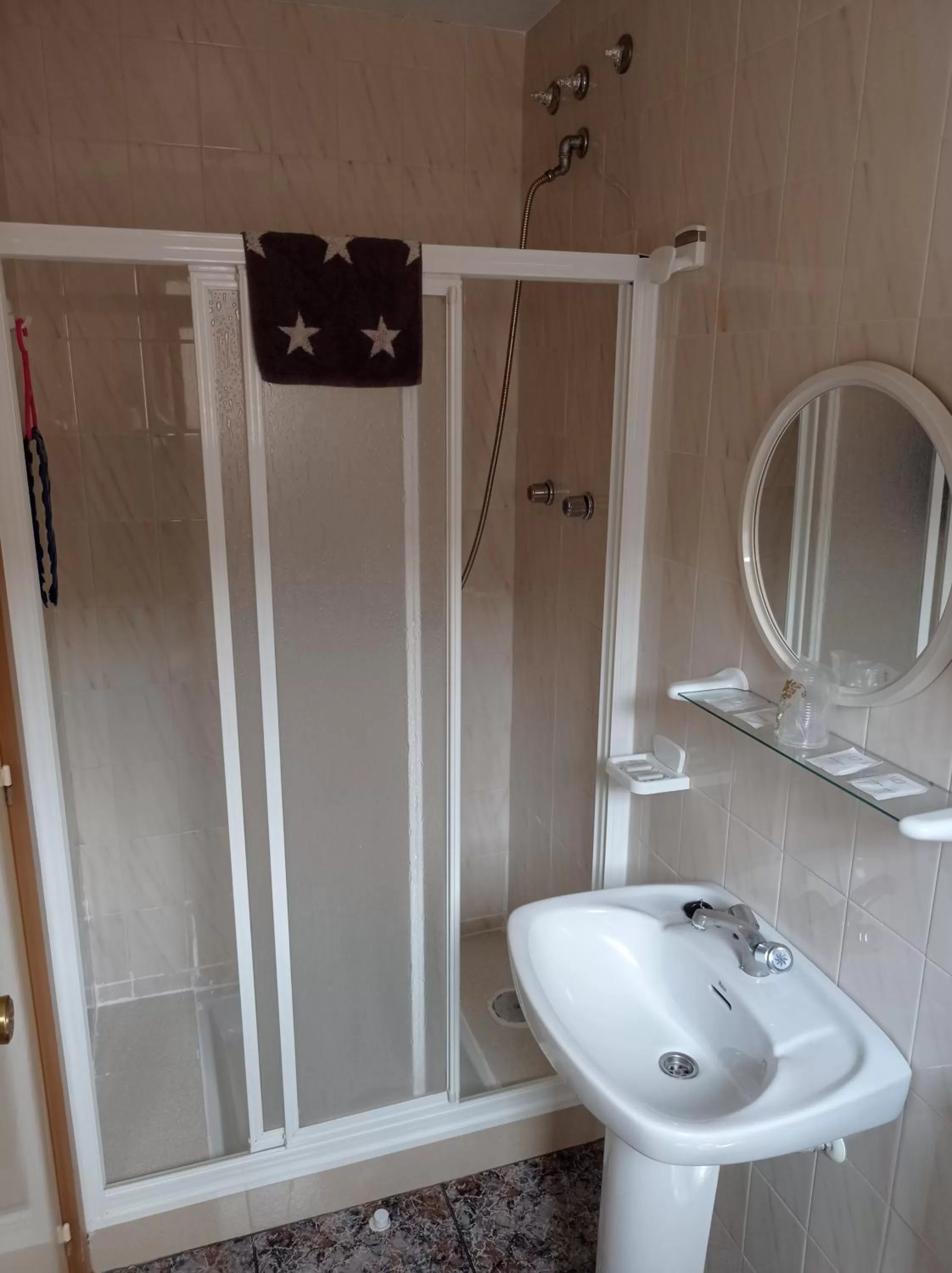 Bathroom in Hotel Arce