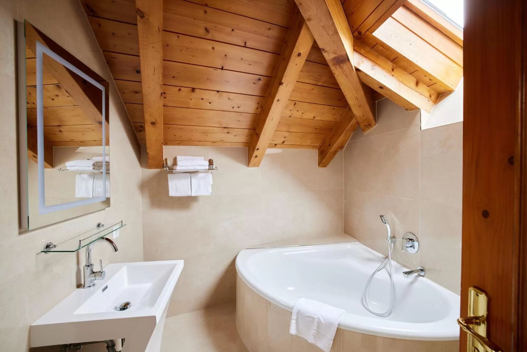 Bathroom in Atlas Posthotel