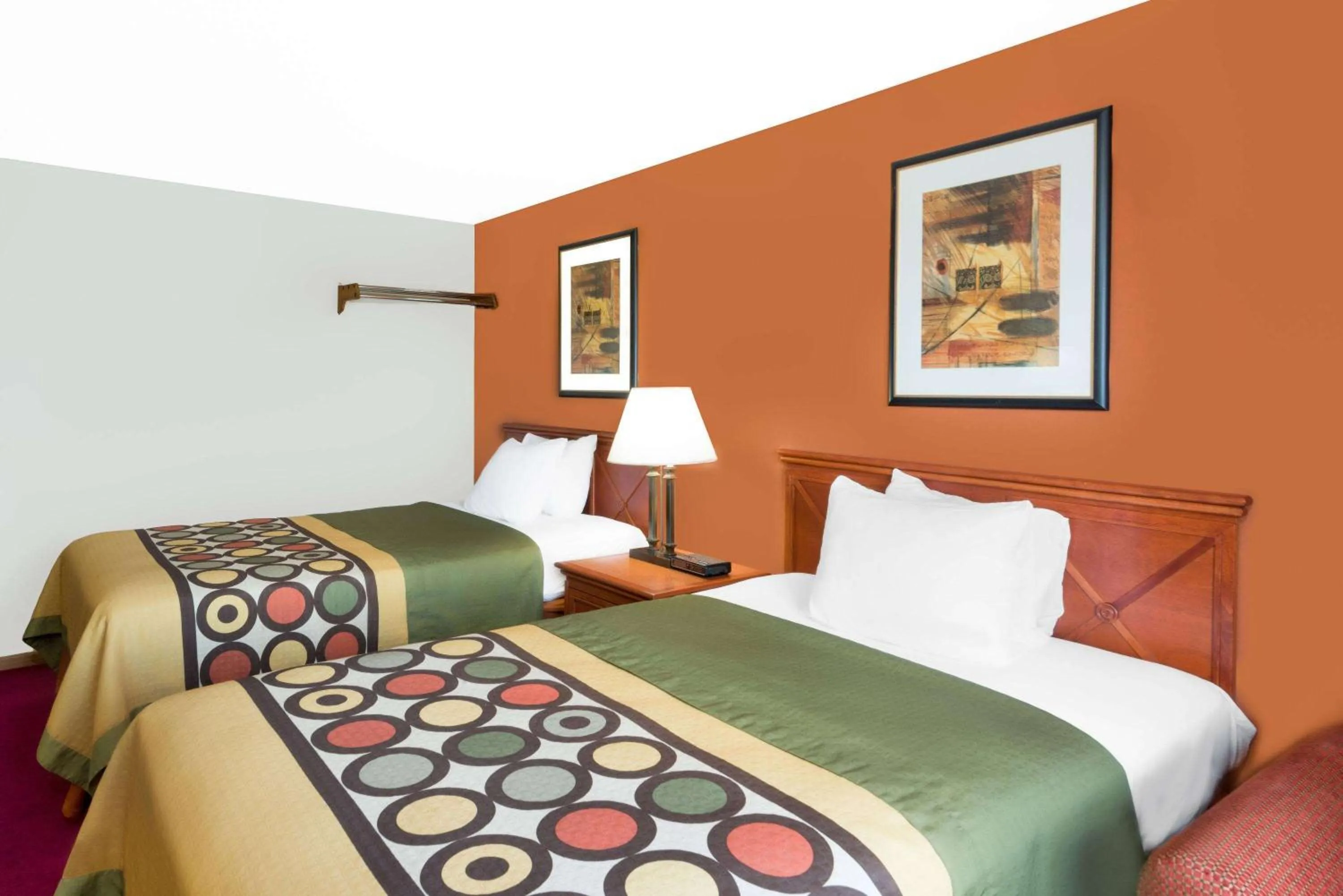 Photo of the whole room, Bed in Super 8 by Wyndham Algona